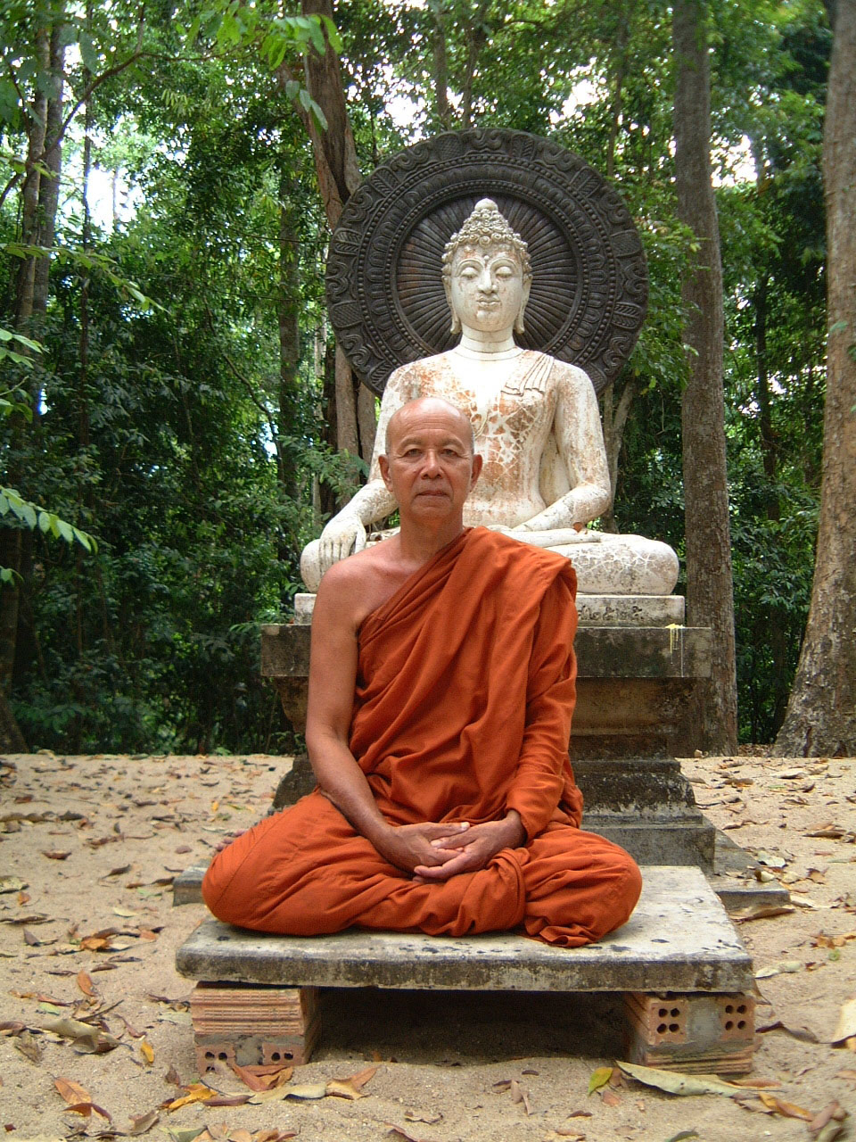 Buddhist Pilgrimage Southern Thailand Apr 2001 09