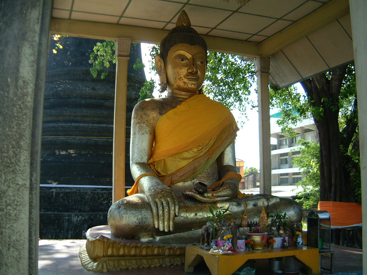 Nakhon Srithammarat Buddhist Pilgrimage to Southern Thailand Apr 2001 05