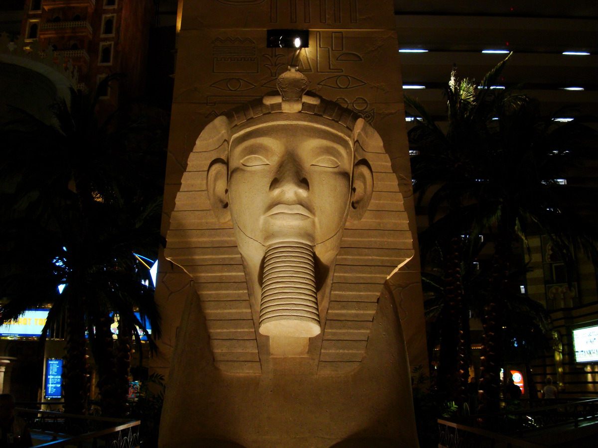Asisbiz 1 Hotel Luxor 3900 Las Vegas Blvd Egyptian Art 06