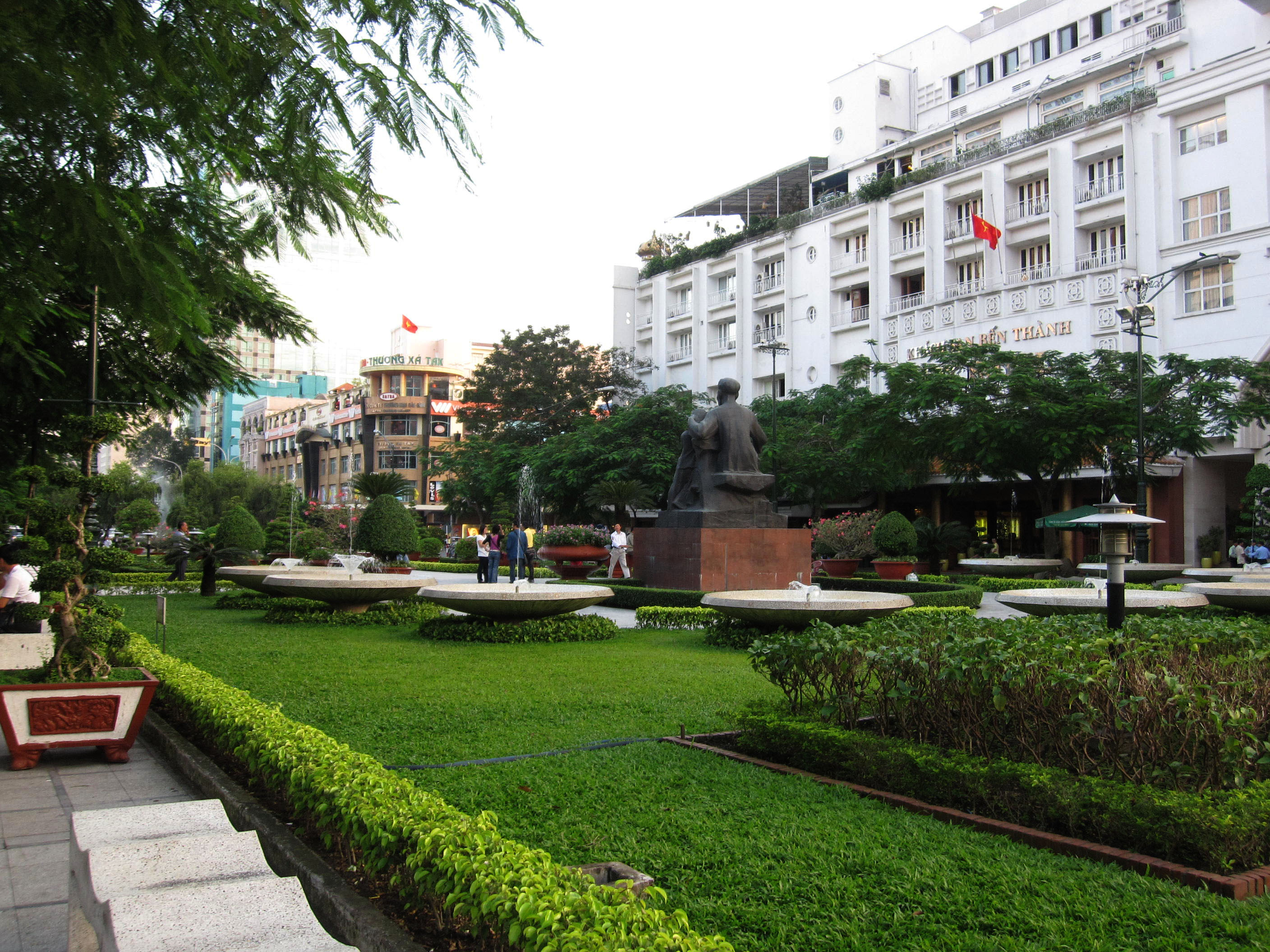 Vietnam Ho Chi Minh City Hall Park Nov 2009 03