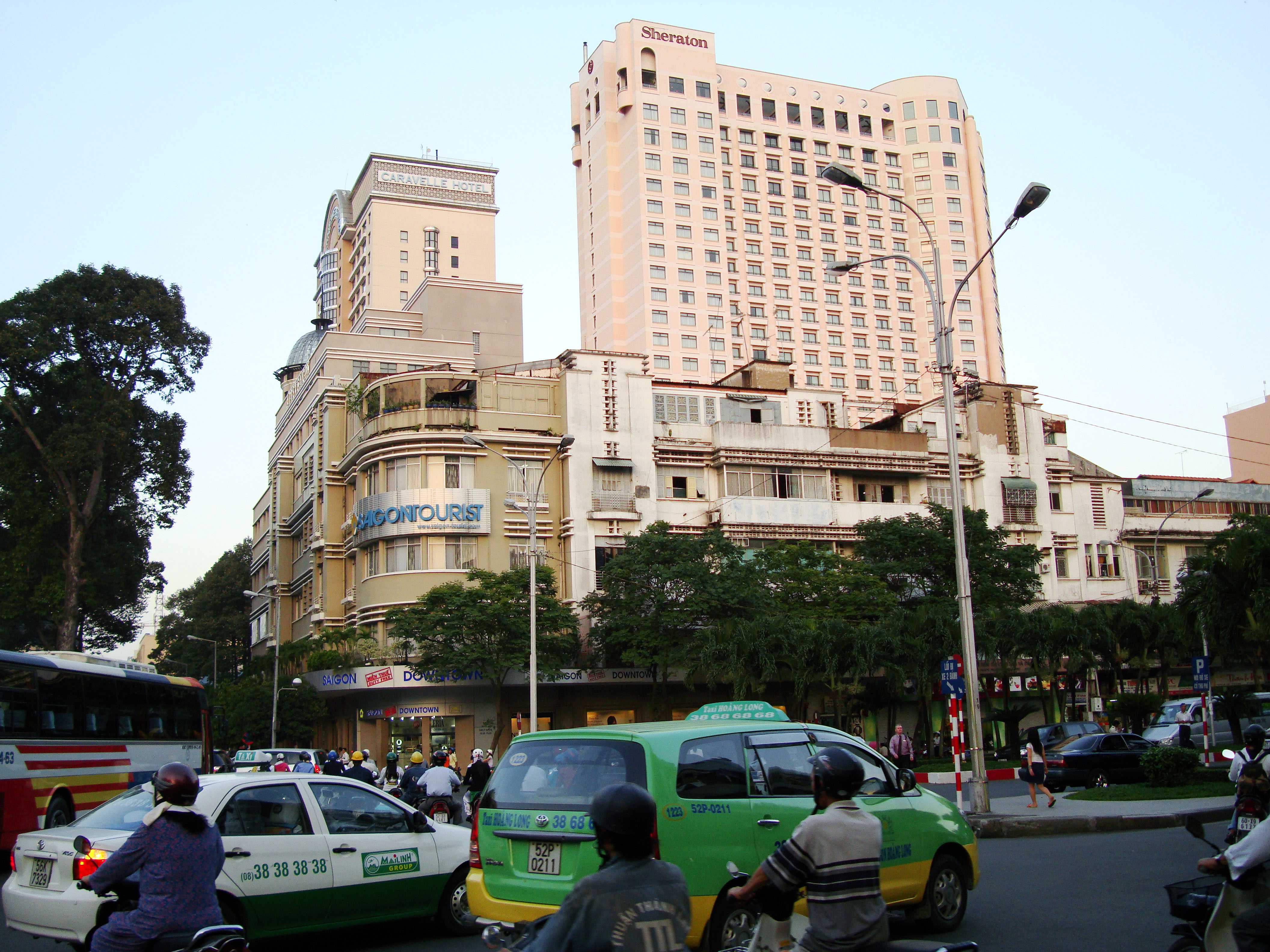 Vietnam HCMC Caravelle Hotel and Sheraton Hotel Saigon Nov 2009 02