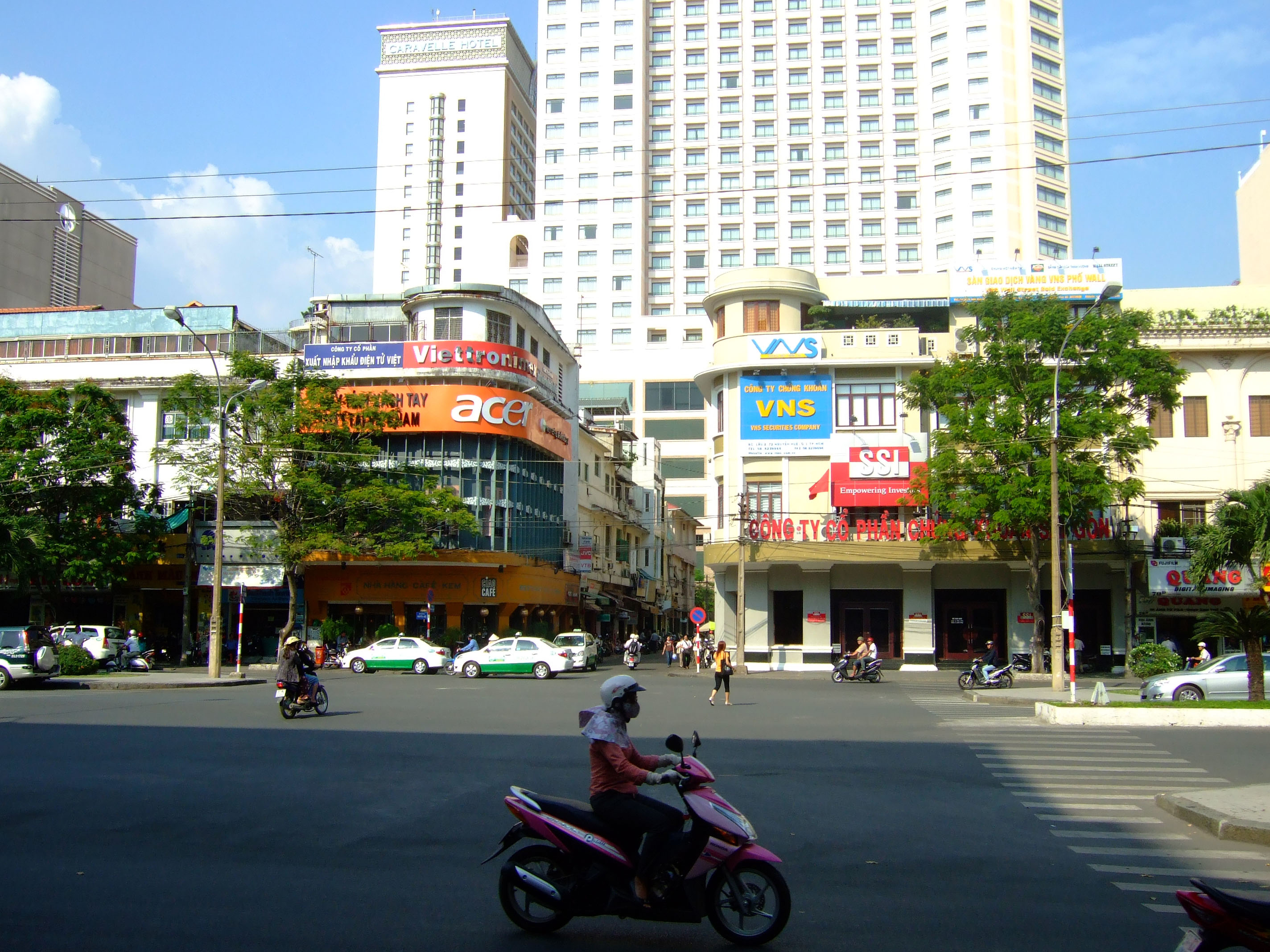 Vietnam Ho Chi Minh Caravelle Hotel and Sheraton Hotel Saigon Feb 2009 04