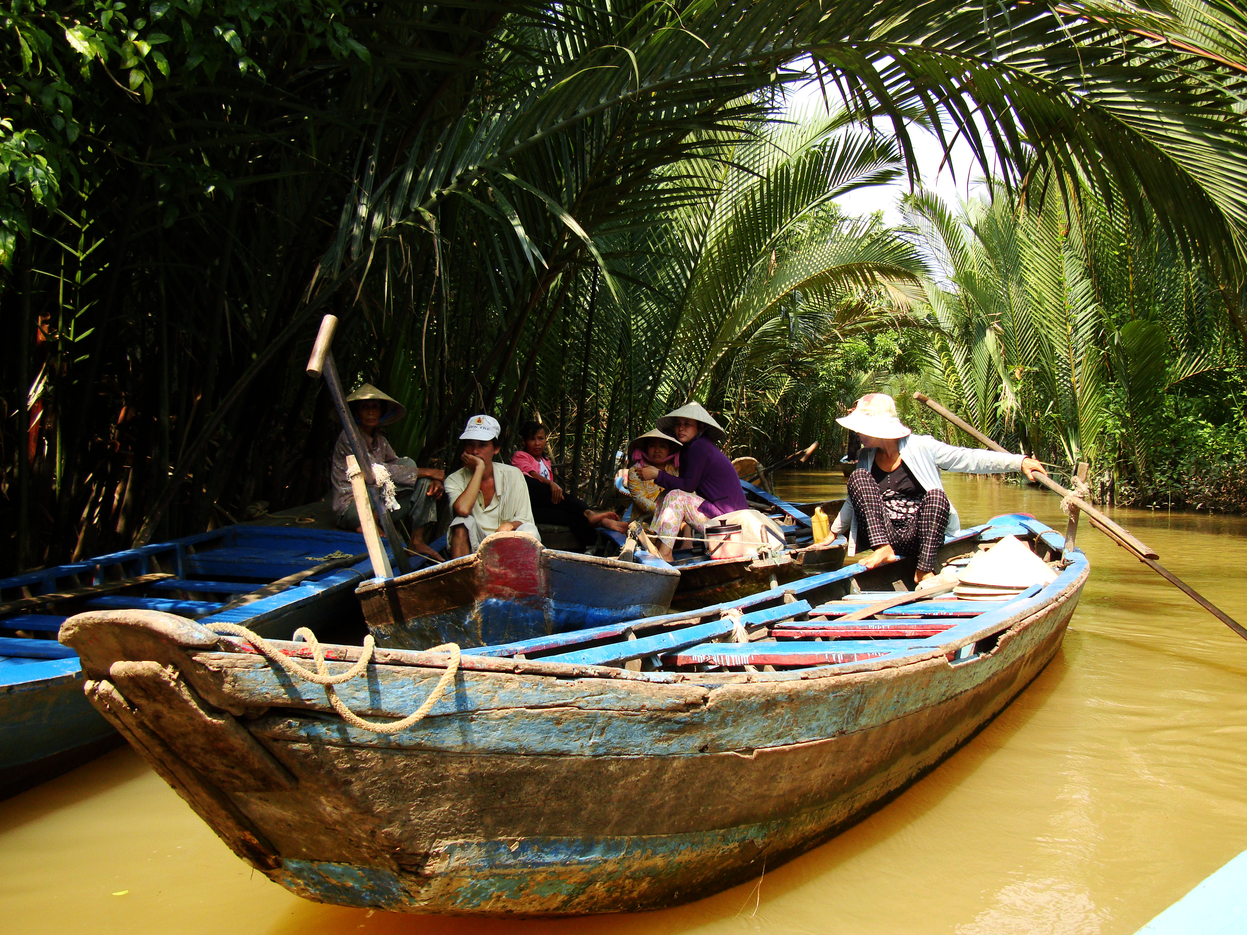 Mekong Delta Saigon River cruise 4th stage canoe Nov 2009 01