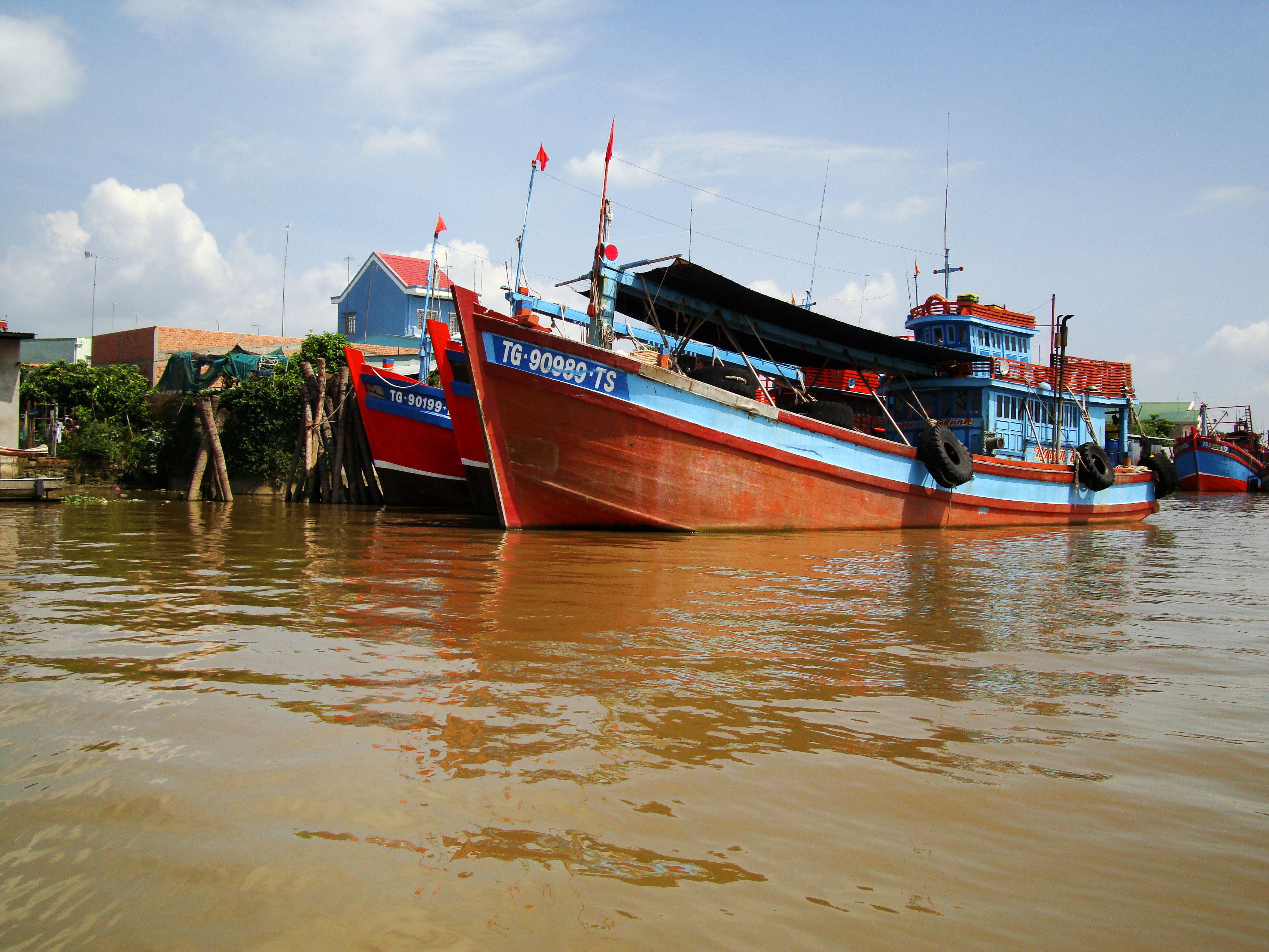 Mekong Delta Saigon river Vietnamese fishing boats Nov 2009 14
