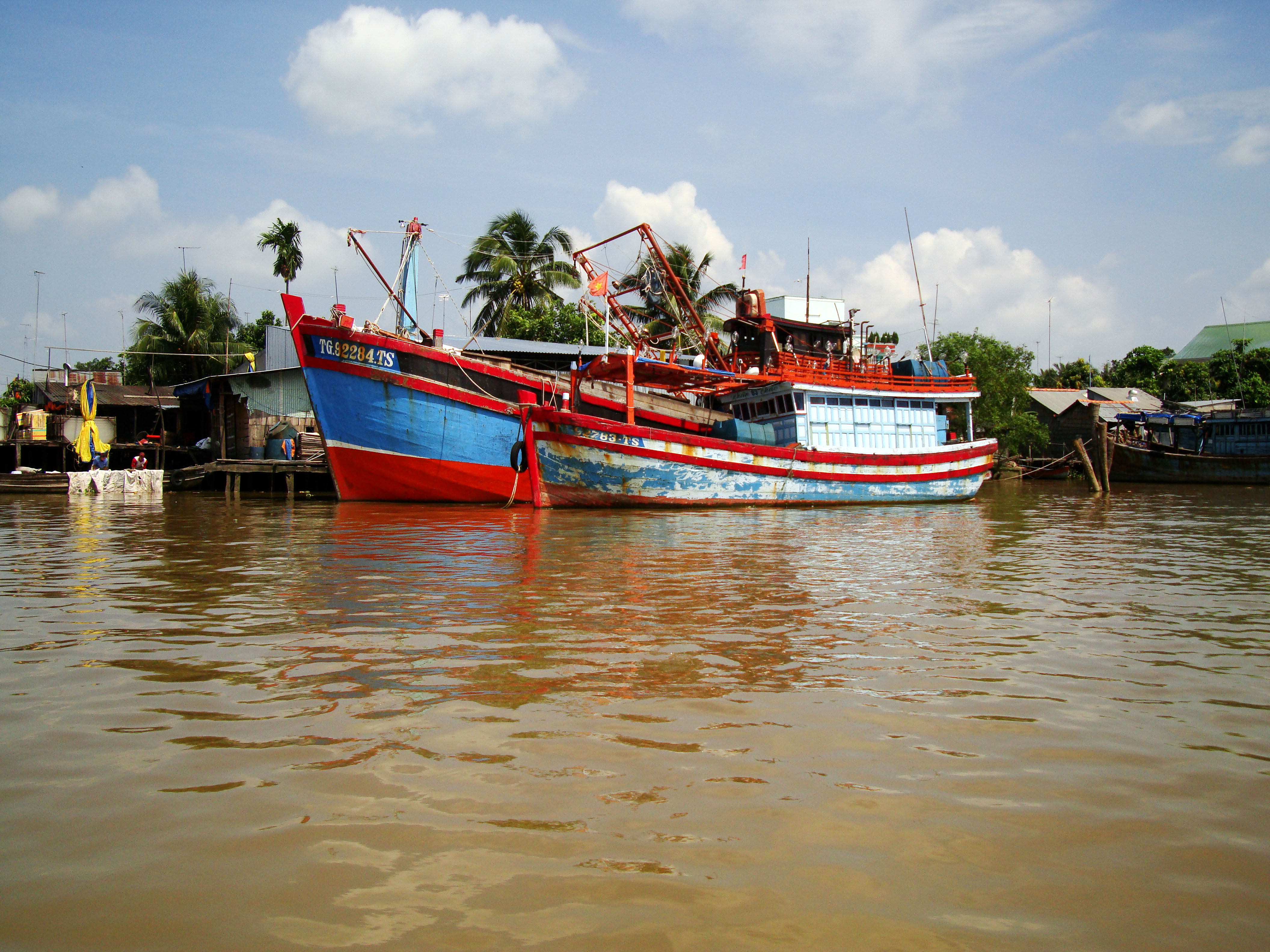 Mekong Delta Saigon river Vietnamese fishing boats Nov 2009 18