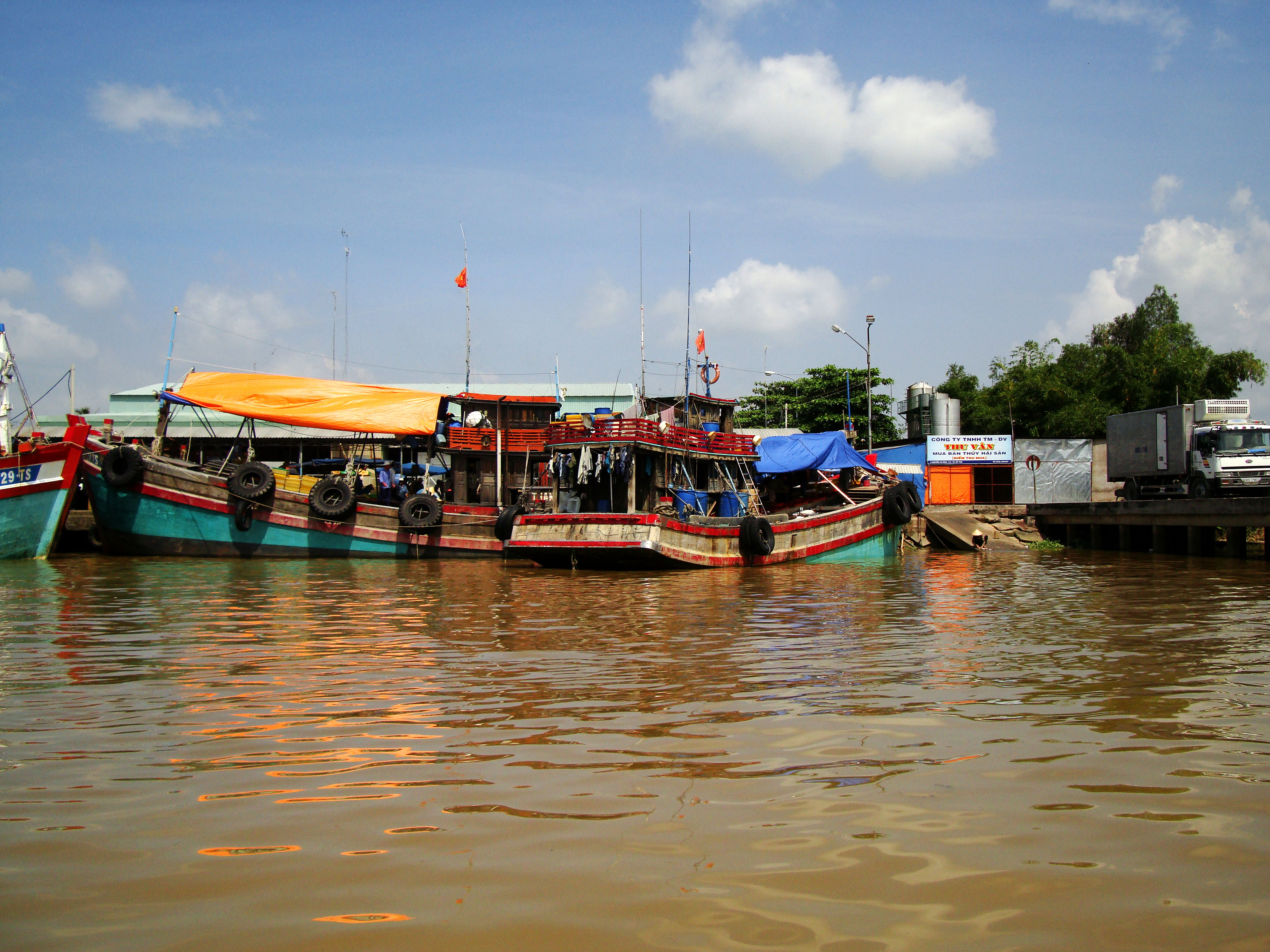 Mekong Delta Saigon river Vietnamese fishing boats Nov 2009 27