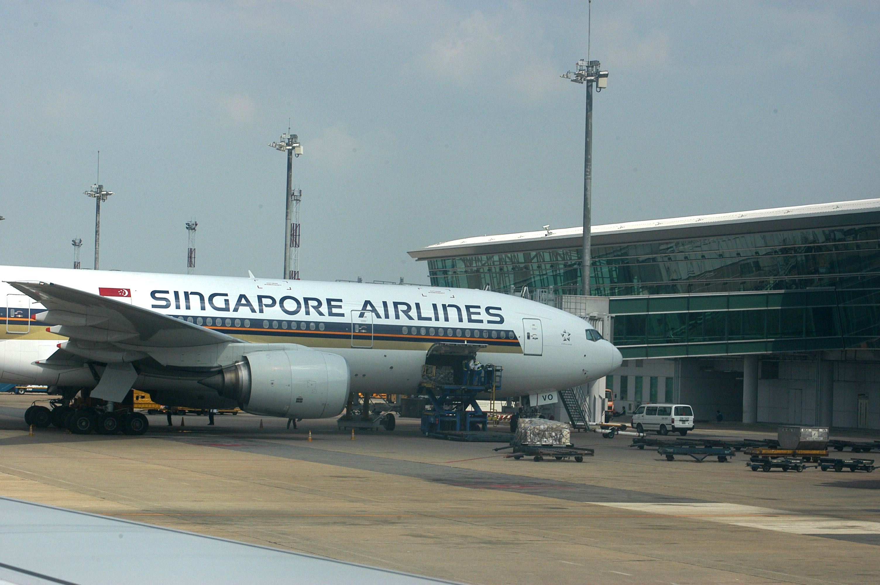 Tan Son Nhat Airport SGN VVTS Singapore Airlines Feb 2009 01
