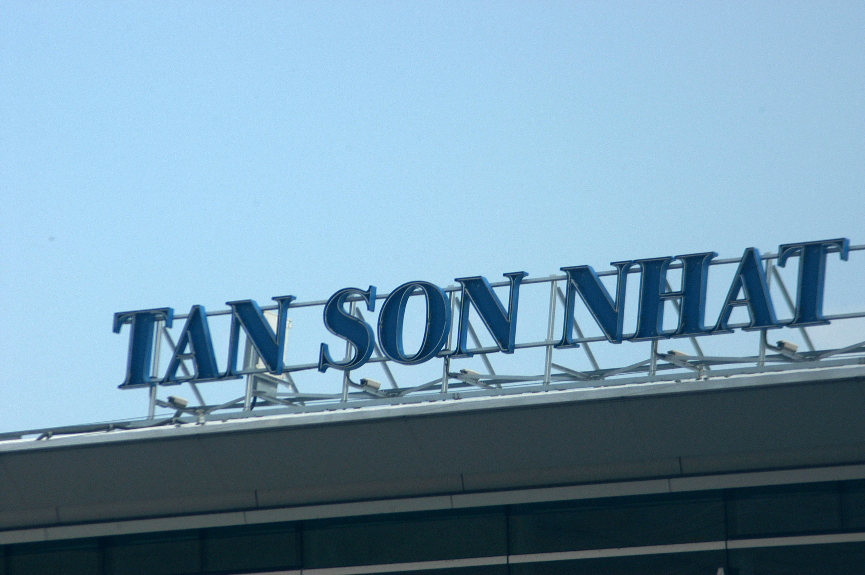Tan Son Nhat International Airport SGN VVTS Sign Feb 2009 02