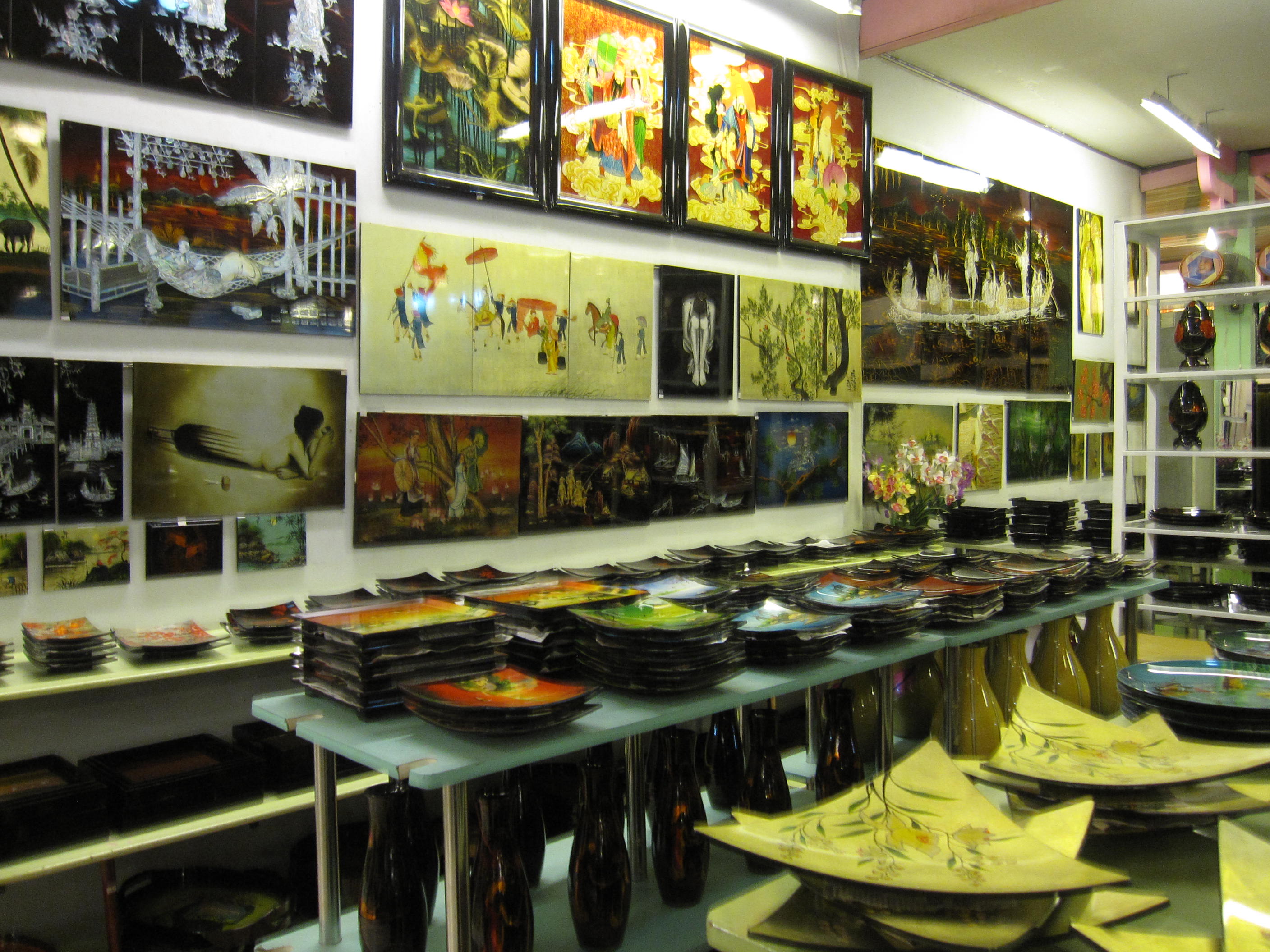Vietnamese Lacquerware Tay Son shop District 3 HCMC Nov 2009 01