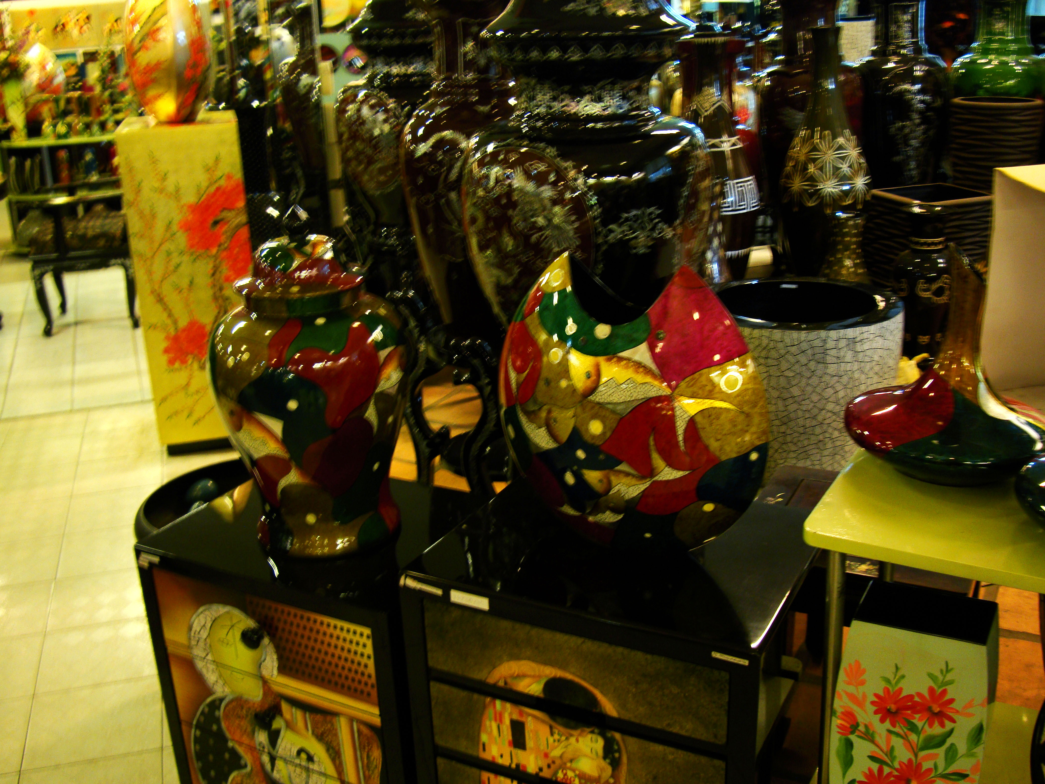 Vietnamese Lacquerware Vases Tay Son District 3 HCMC 2009 08