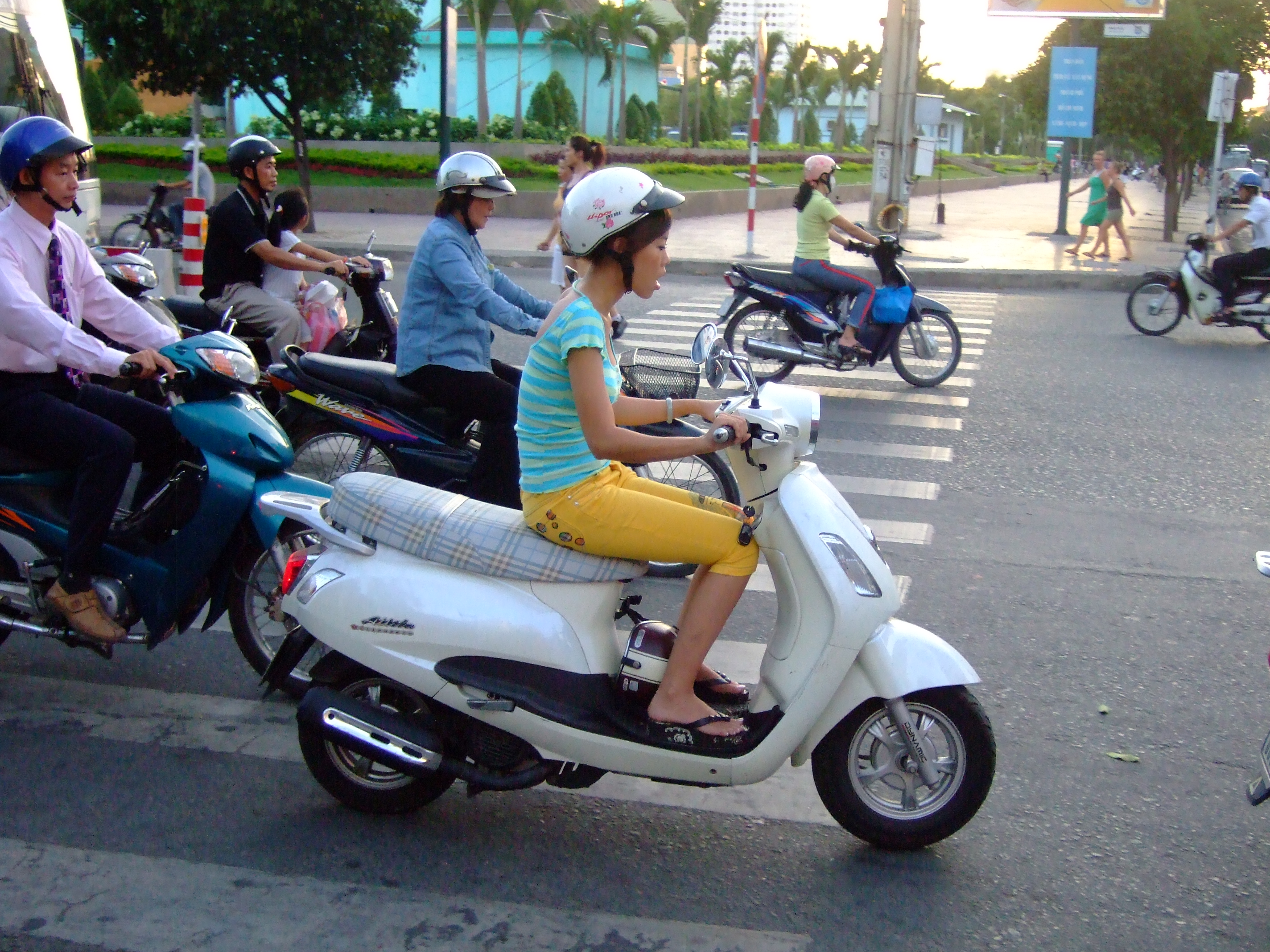 Vietnam Ho Chi Minh City Scooters SYM Attila Elizabeth Feb 2009 05