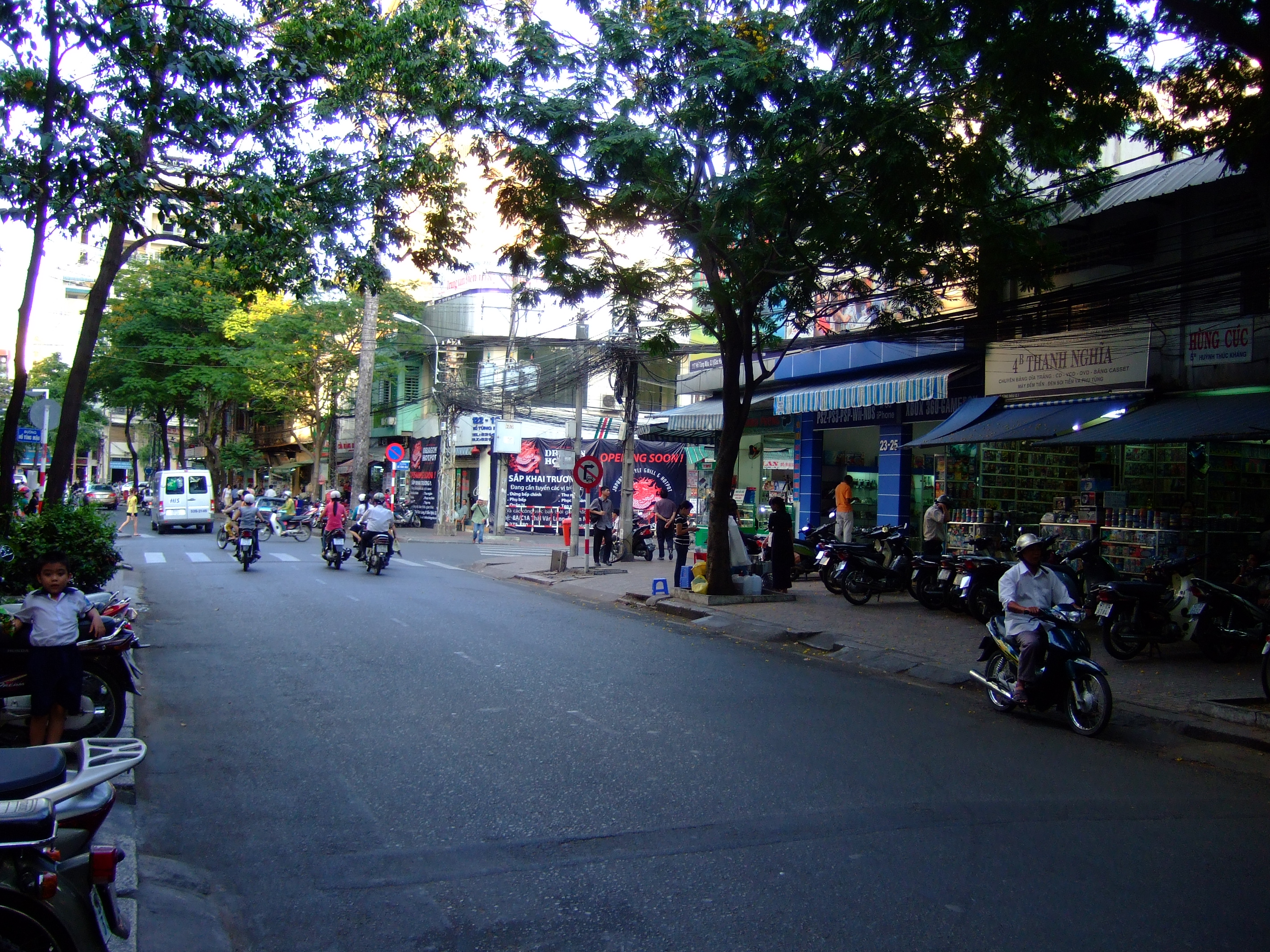 Vietnam Ho Chi Minh City motorbike street scenes Feb 2009 023