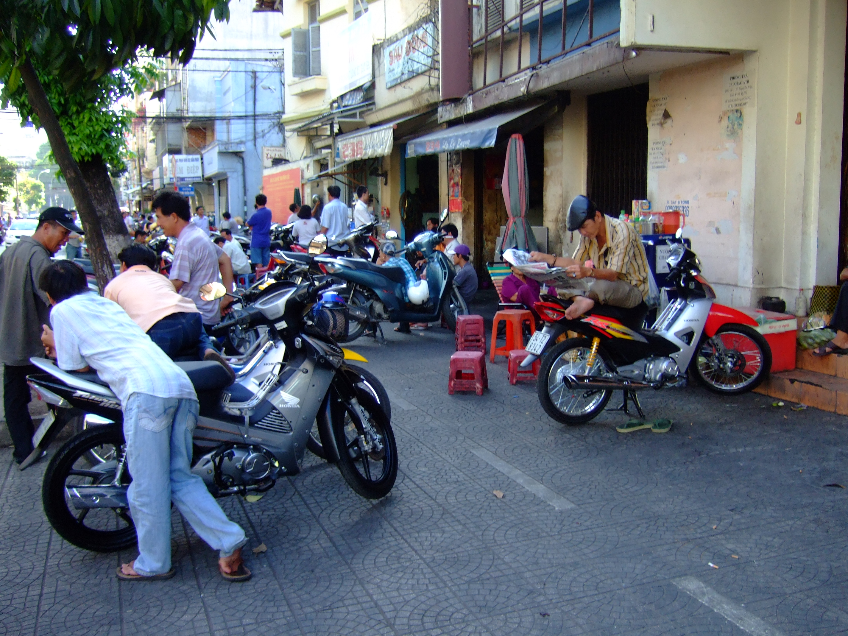 Vietnam Ho Chi Minh City motorbike street scenes Feb 2009 077