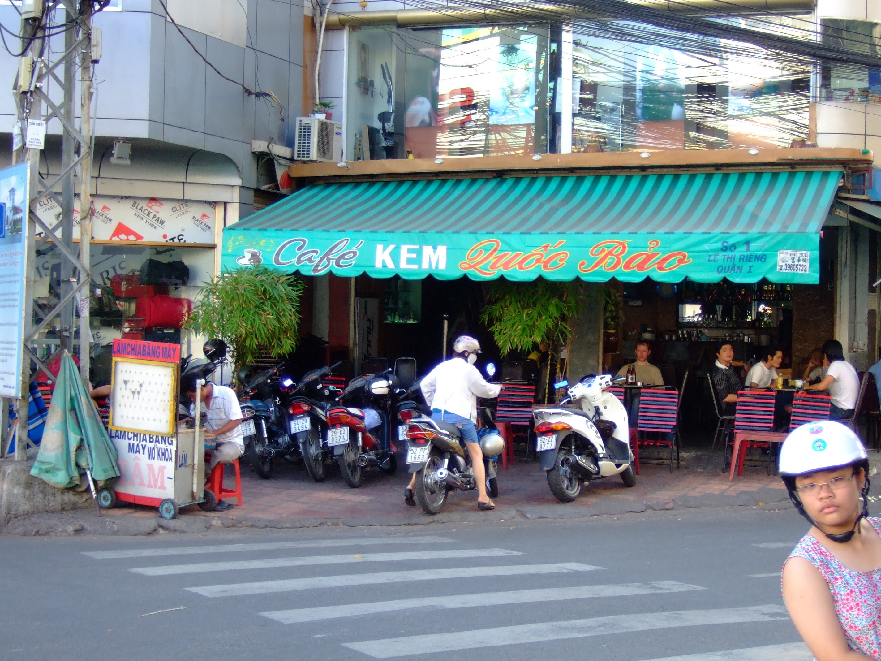 Vietnam Ho Chi Minh City motorbike street scenes Feb 2009 085