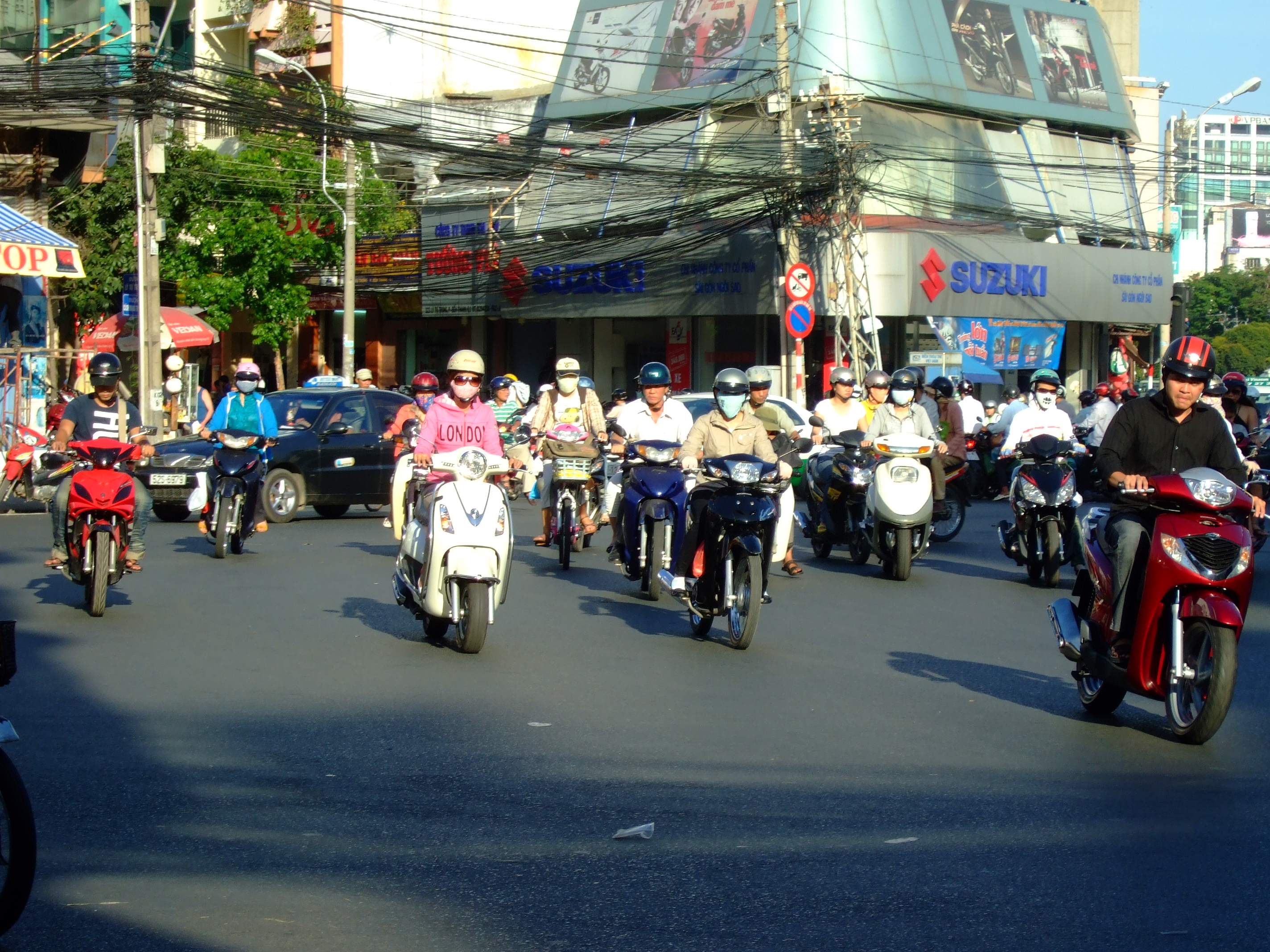 Vietnam Ho Chi Minh City motorbike street scenes Feb 2009 086