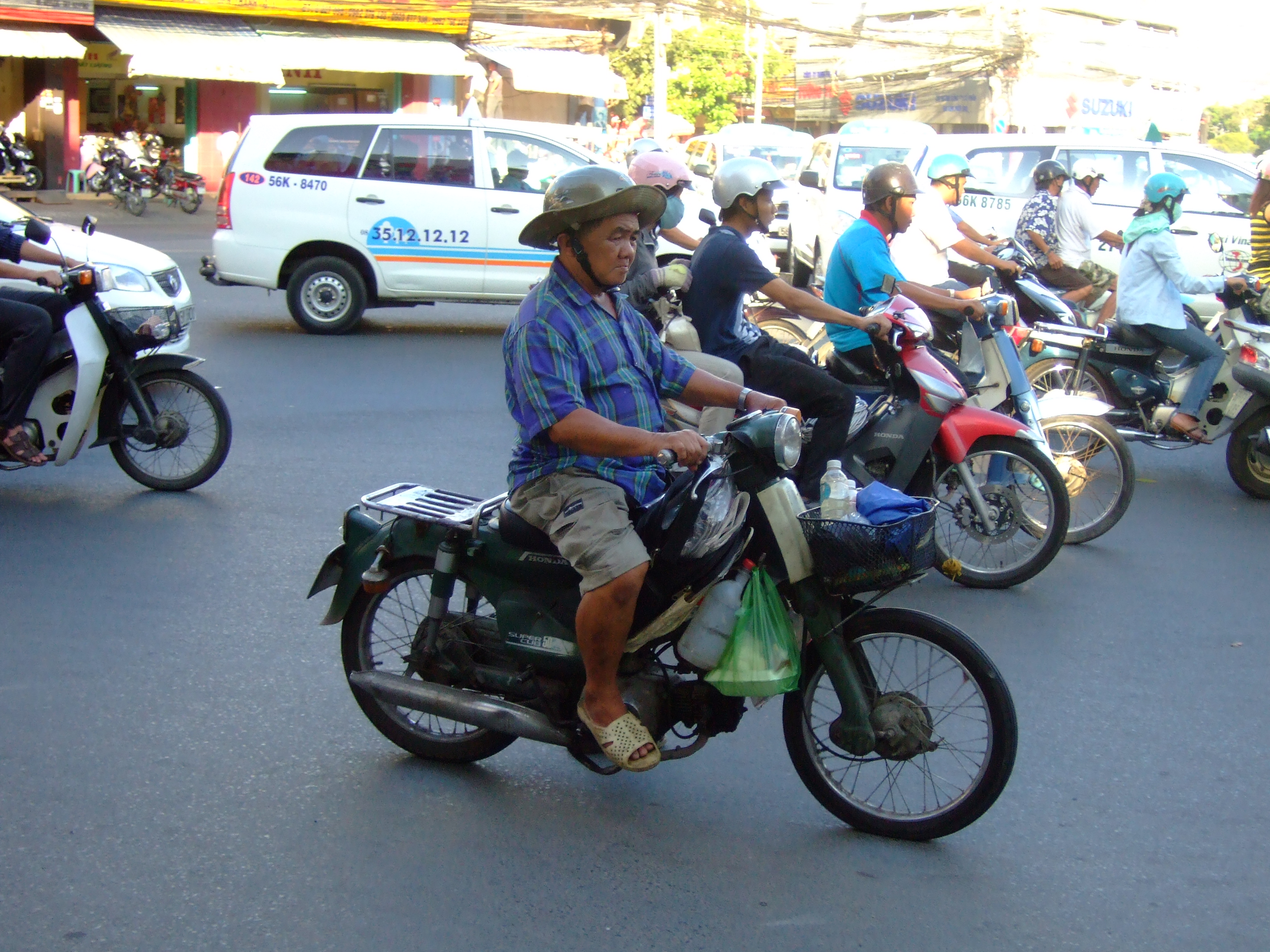 Vietnam Ho Chi Minh City motorbike street scenes Feb 2009 103
