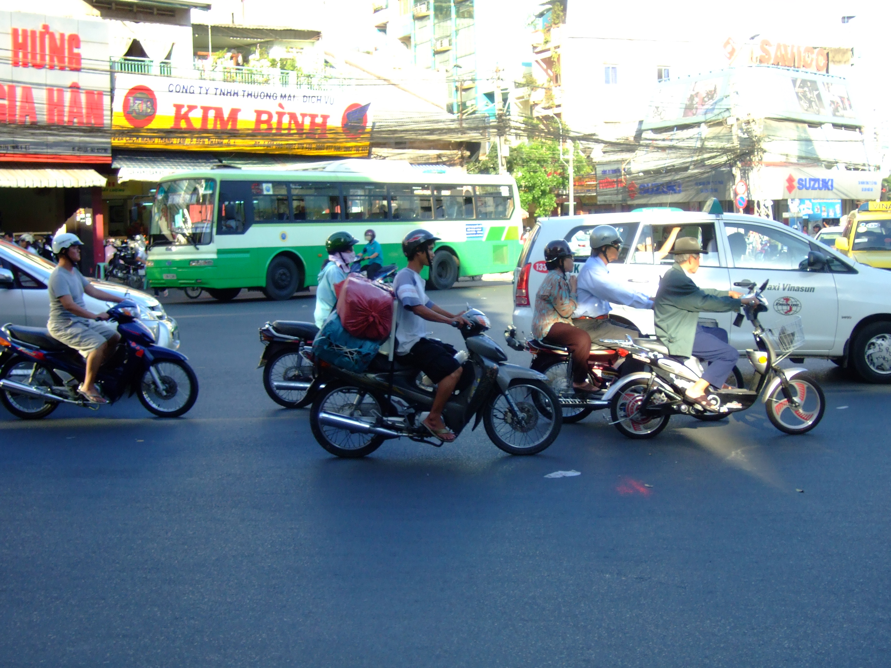 Vietnam Ho Chi Minh City motorbike street scenes Feb 2009 108