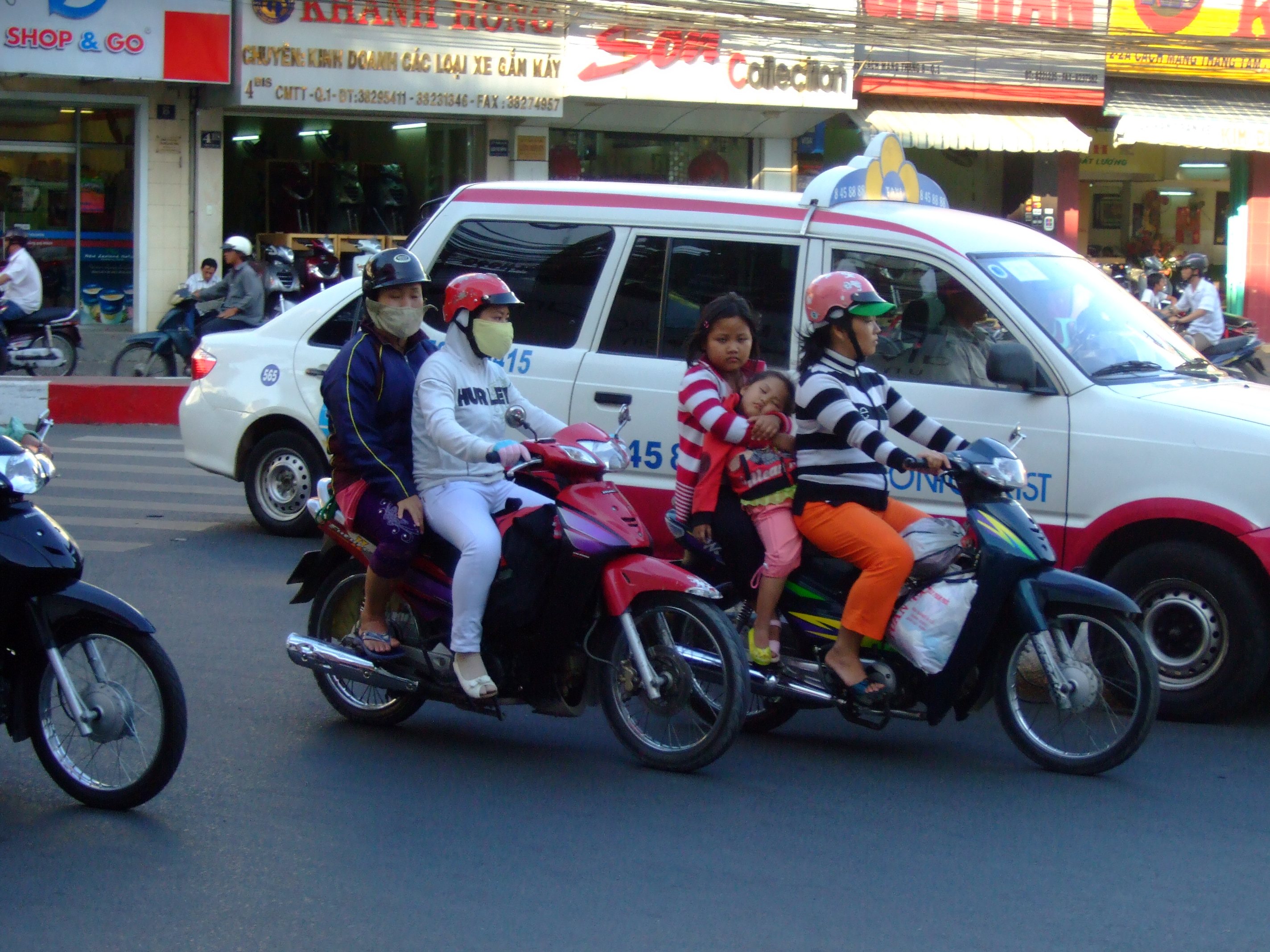 Vietnam Ho Chi Minh City motorbike street scenes Feb 2009 109