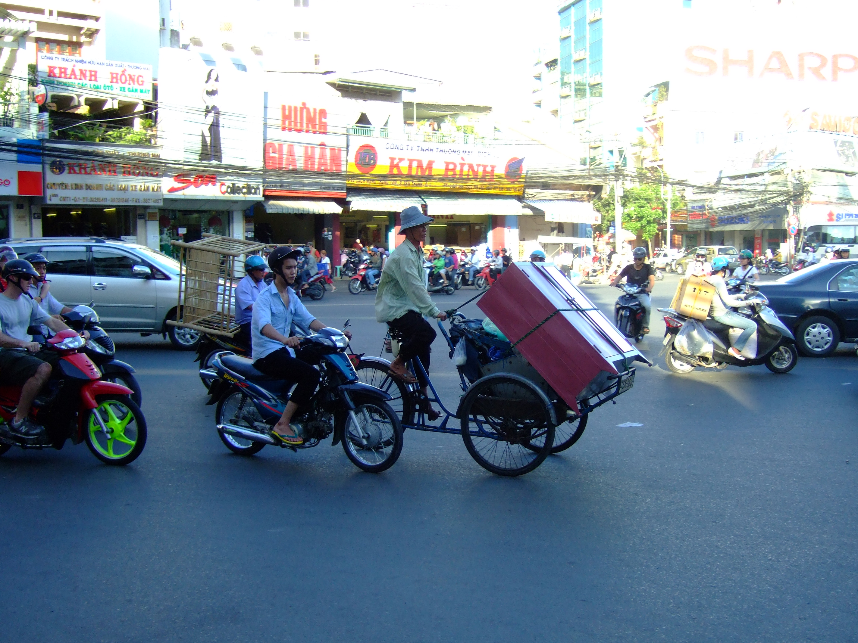 Vietnam Ho Chi Minh City motorbike street scenes Feb 2009 112