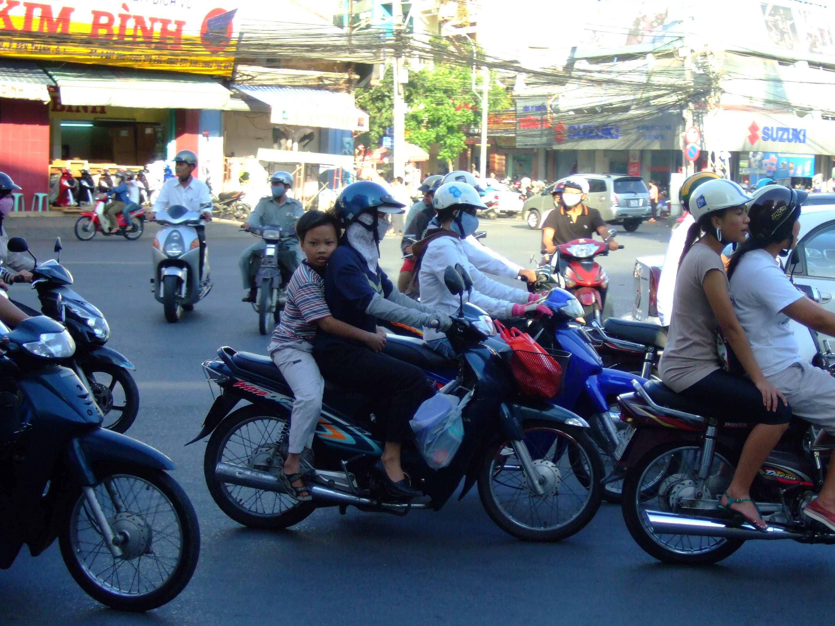 Vietnam Ho Chi Minh City motorbike street scenes Feb 2009 114