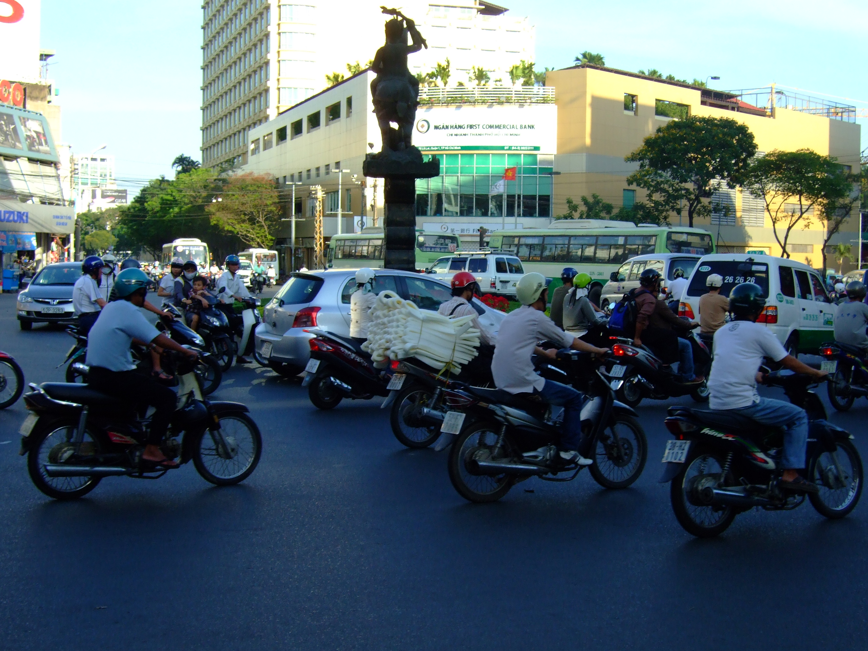 Vietnam Ho Chi Minh City motorbike street scenes Feb 2009 118