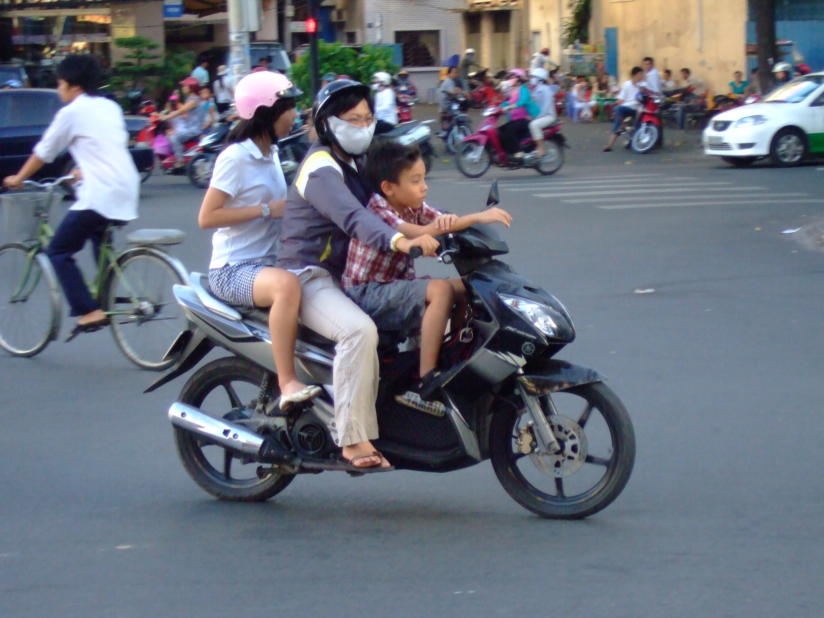 Vietnam Ho Chi Minh City motorbike street scenes Feb 2009 119