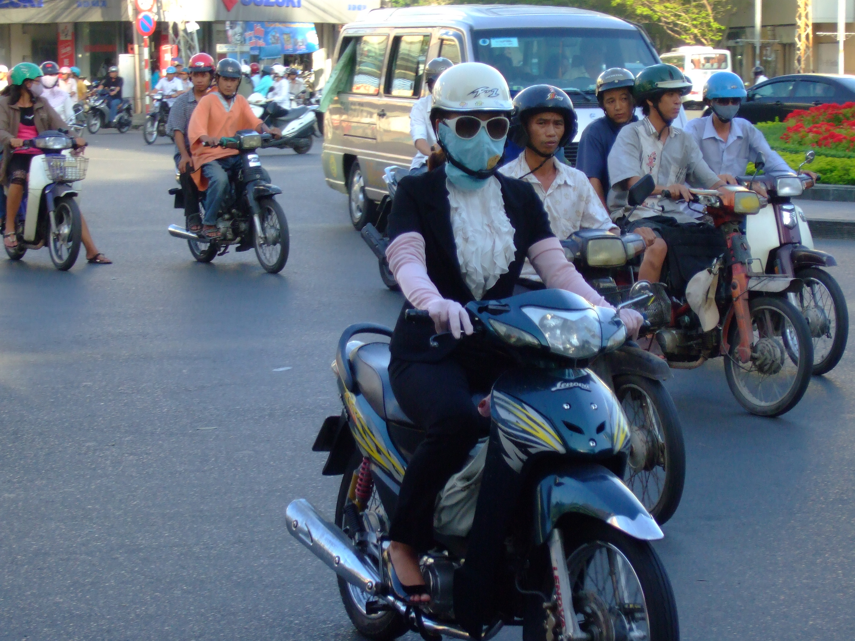 Vietnam Ho Chi Minh City motorbike street scenes Feb 2009 120