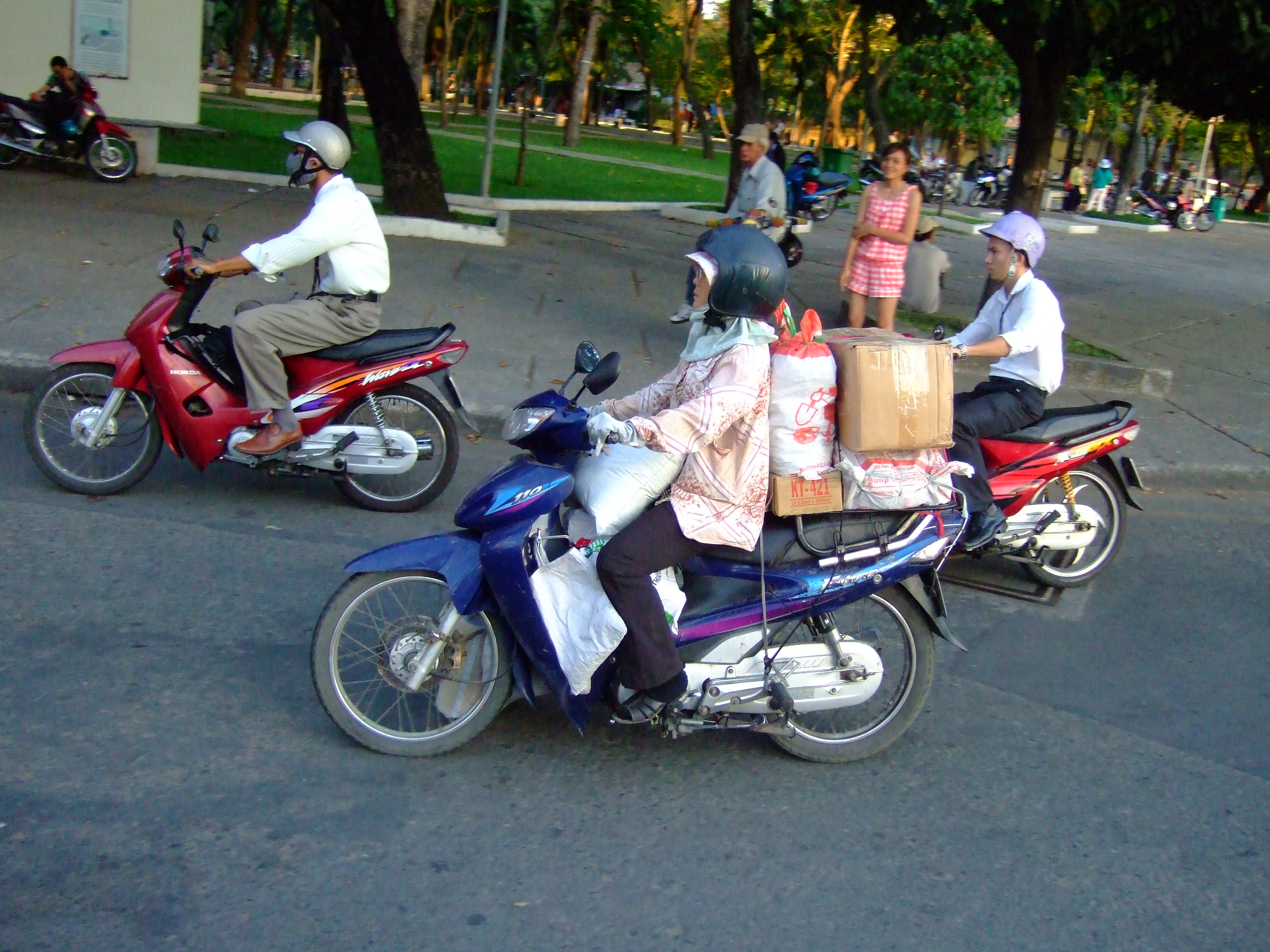 Vietnam Ho Chi Minh City motorbike street scenes Feb 2009 140