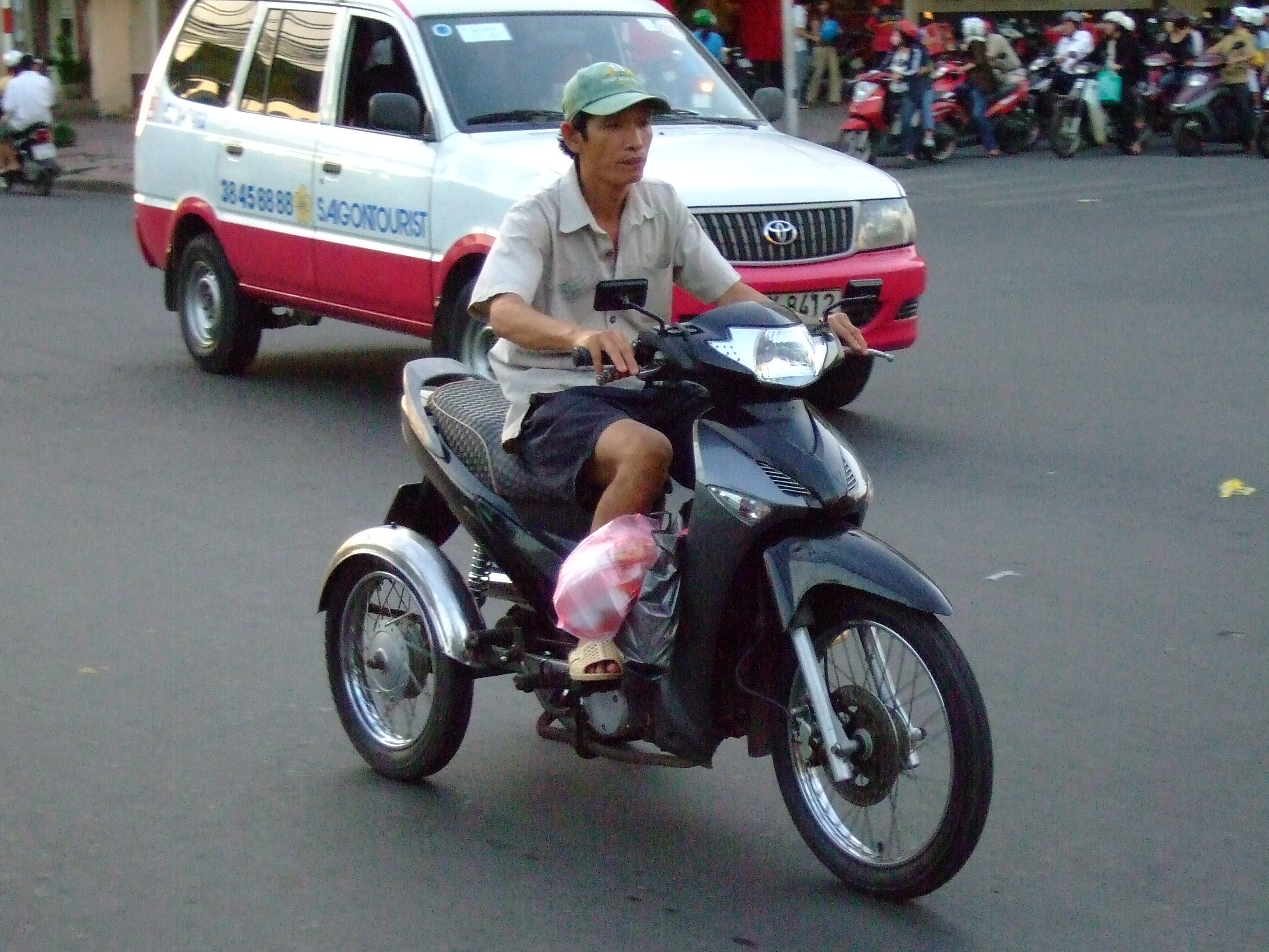 Vietnam Ho Chi Minh City motorbike street scenes Feb 2009 153
