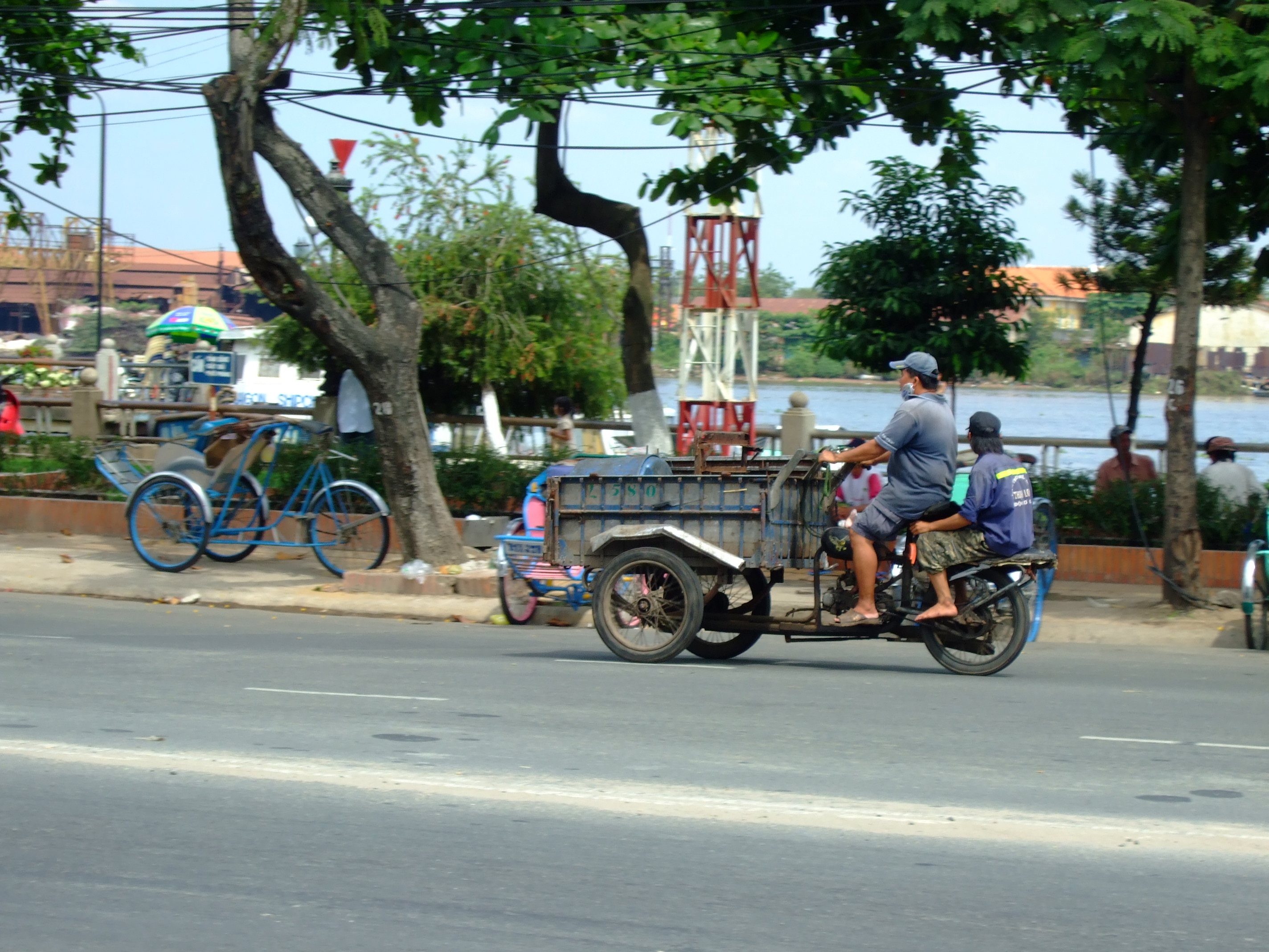 Vietnam Ho Chi Minh City motorbike street scenes Feb 2009 163