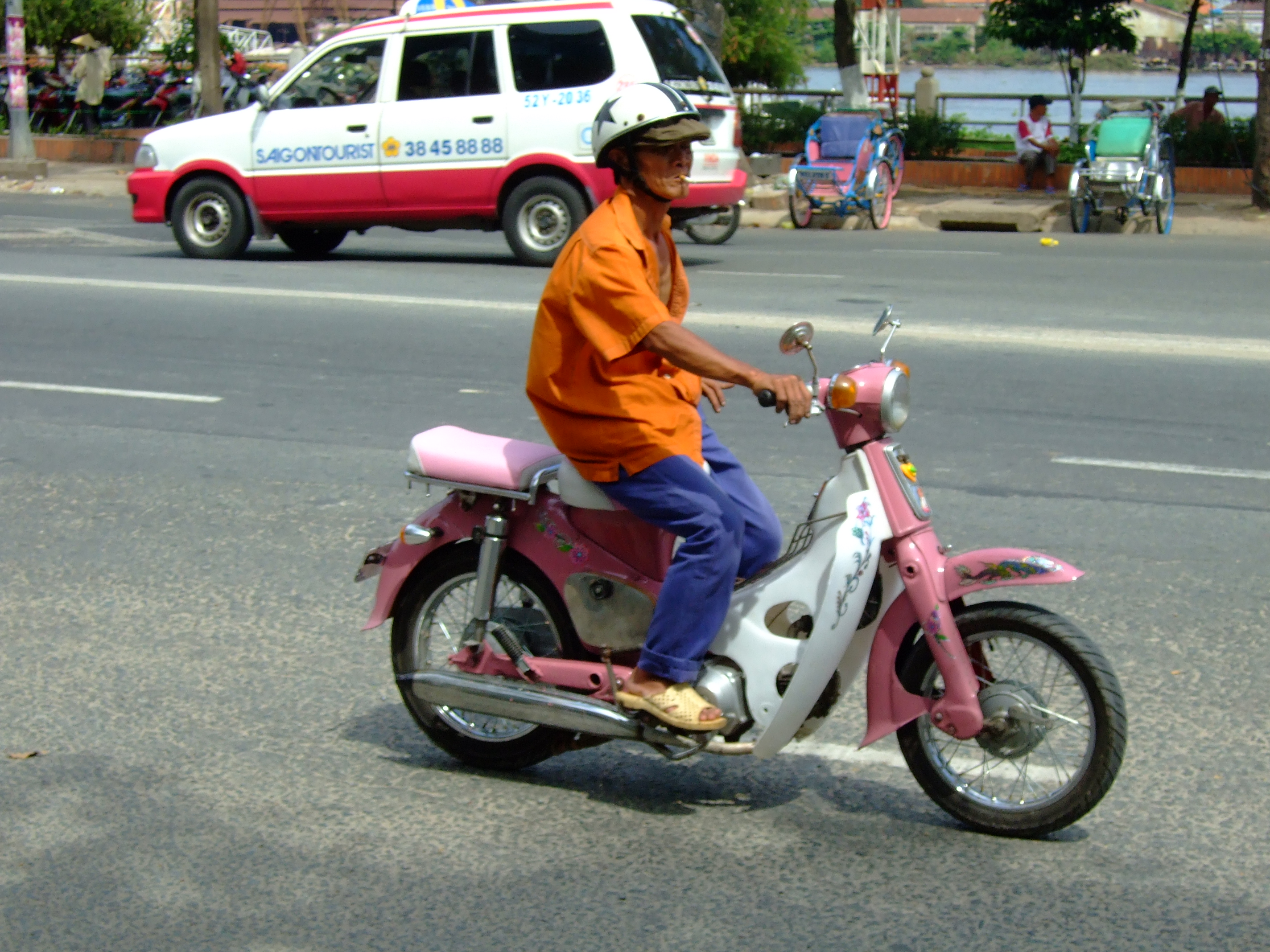 Vietnam Ho Chi Minh City motorbike street scenes Feb 2009 164
