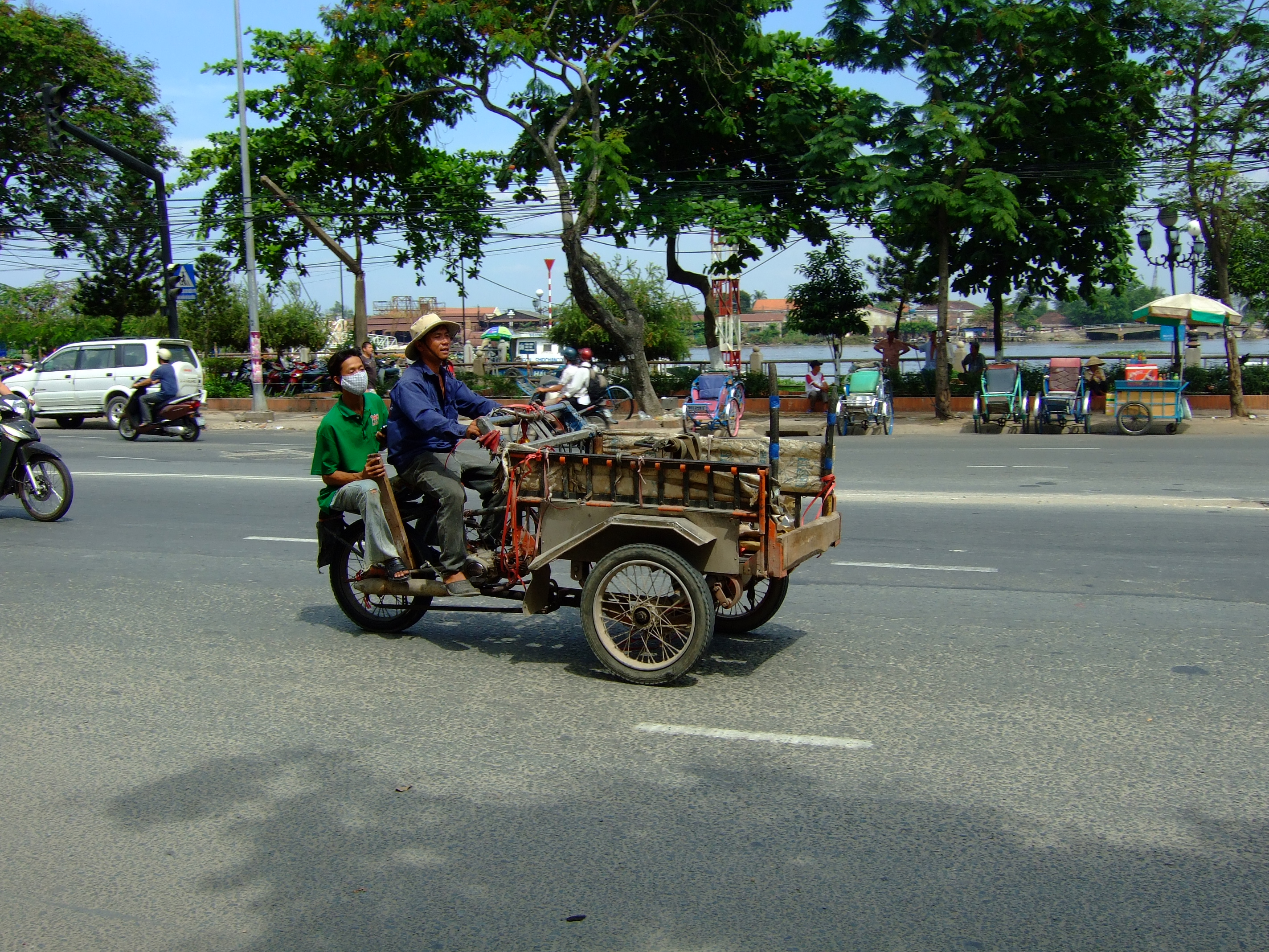 Vietnam Ho Chi Minh City motorbike street scenes Feb 2009 166