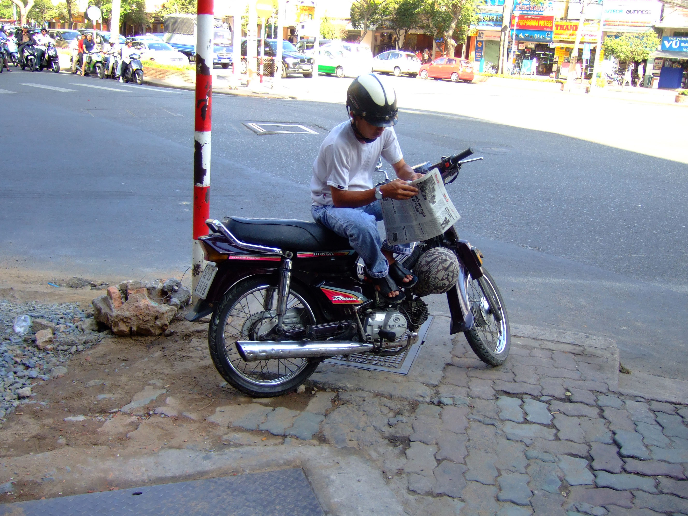 Vietnam Ho Chi Minh City motorbikes Honda Dream II Feb 2009 01