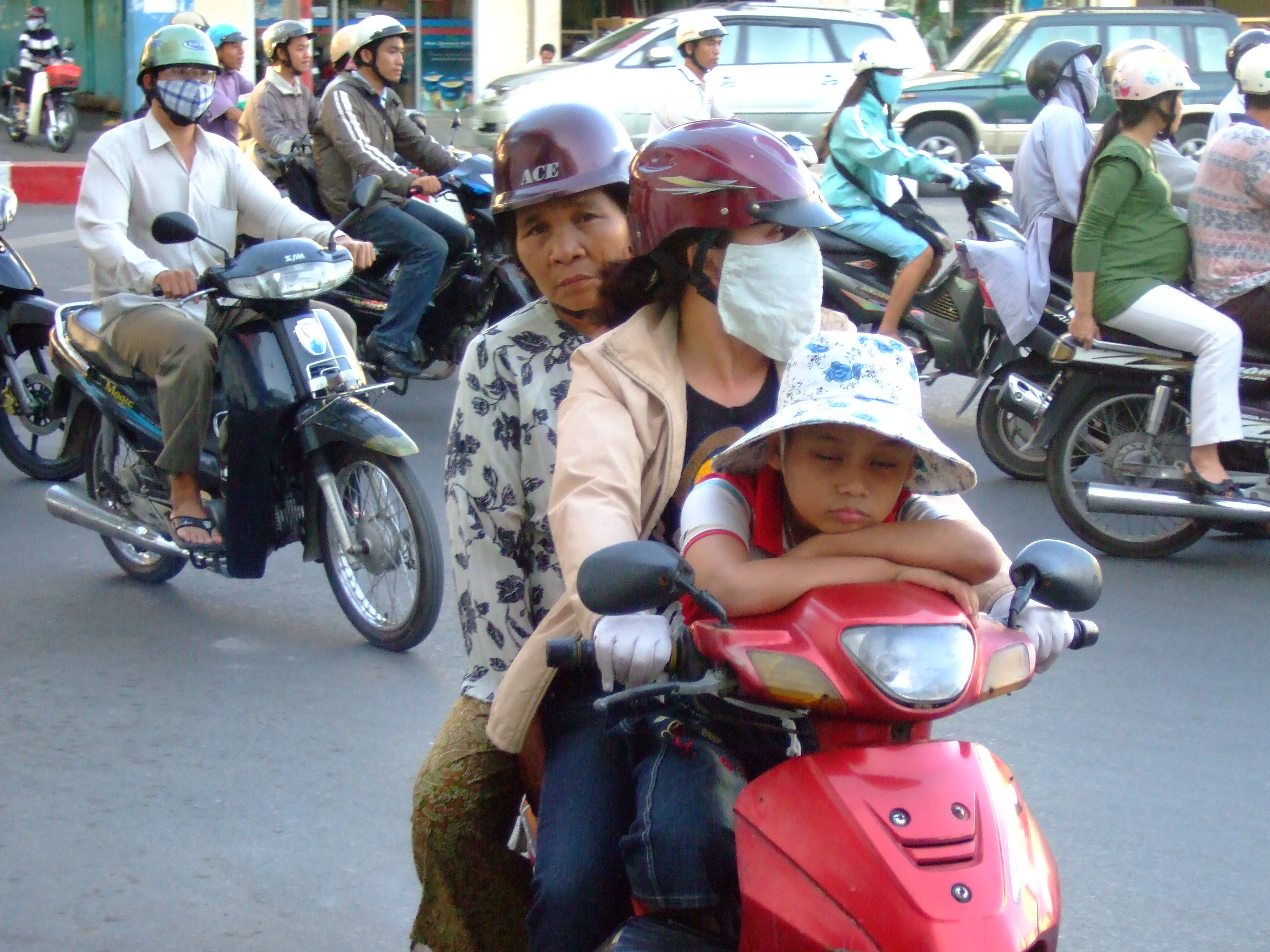 Vietnam Ho Chi Minh City scooters street scenes Feb 2009 24