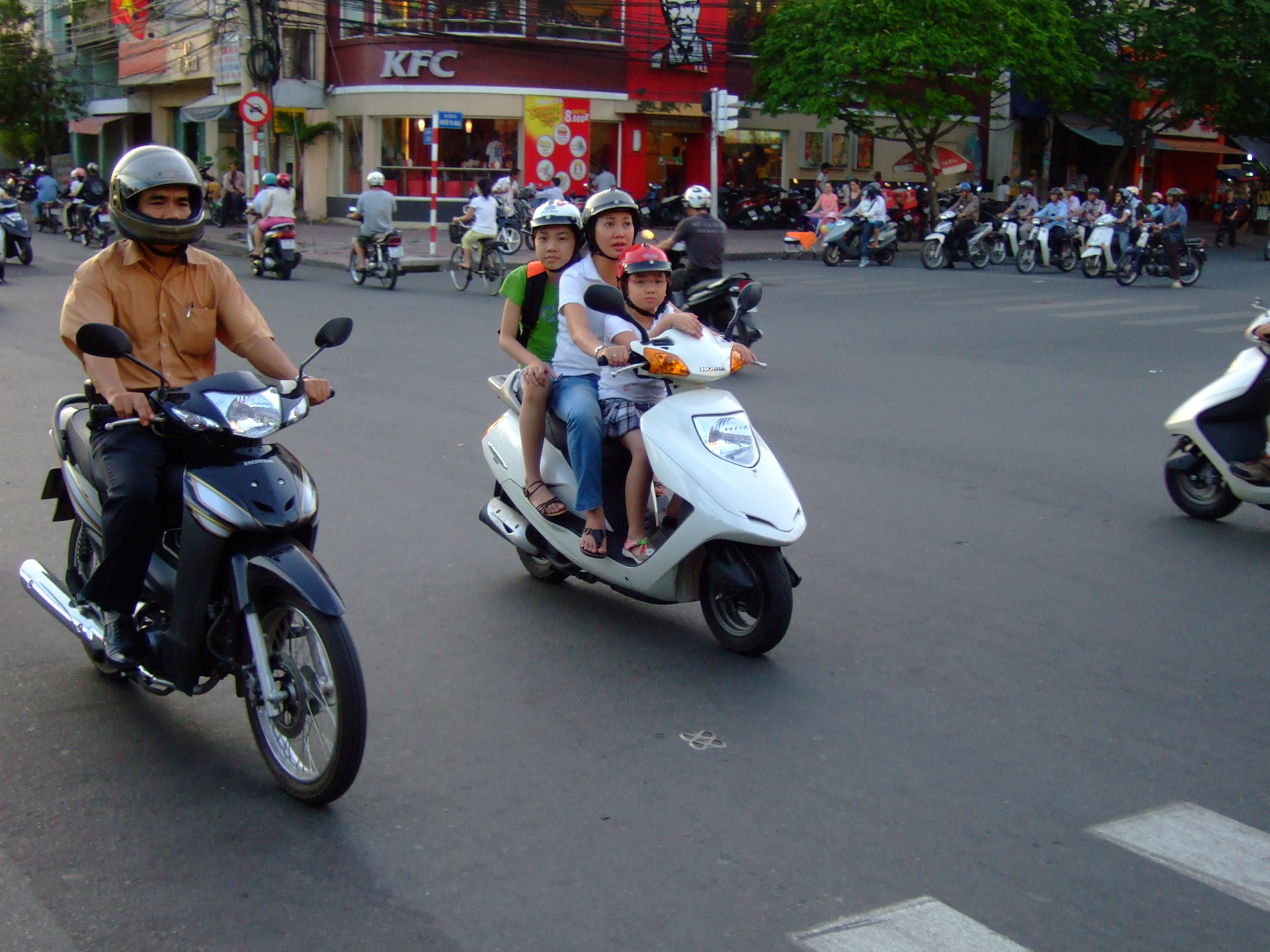 Vietnam Ho Chi Minh City scooters street scenes Feb 2009 30