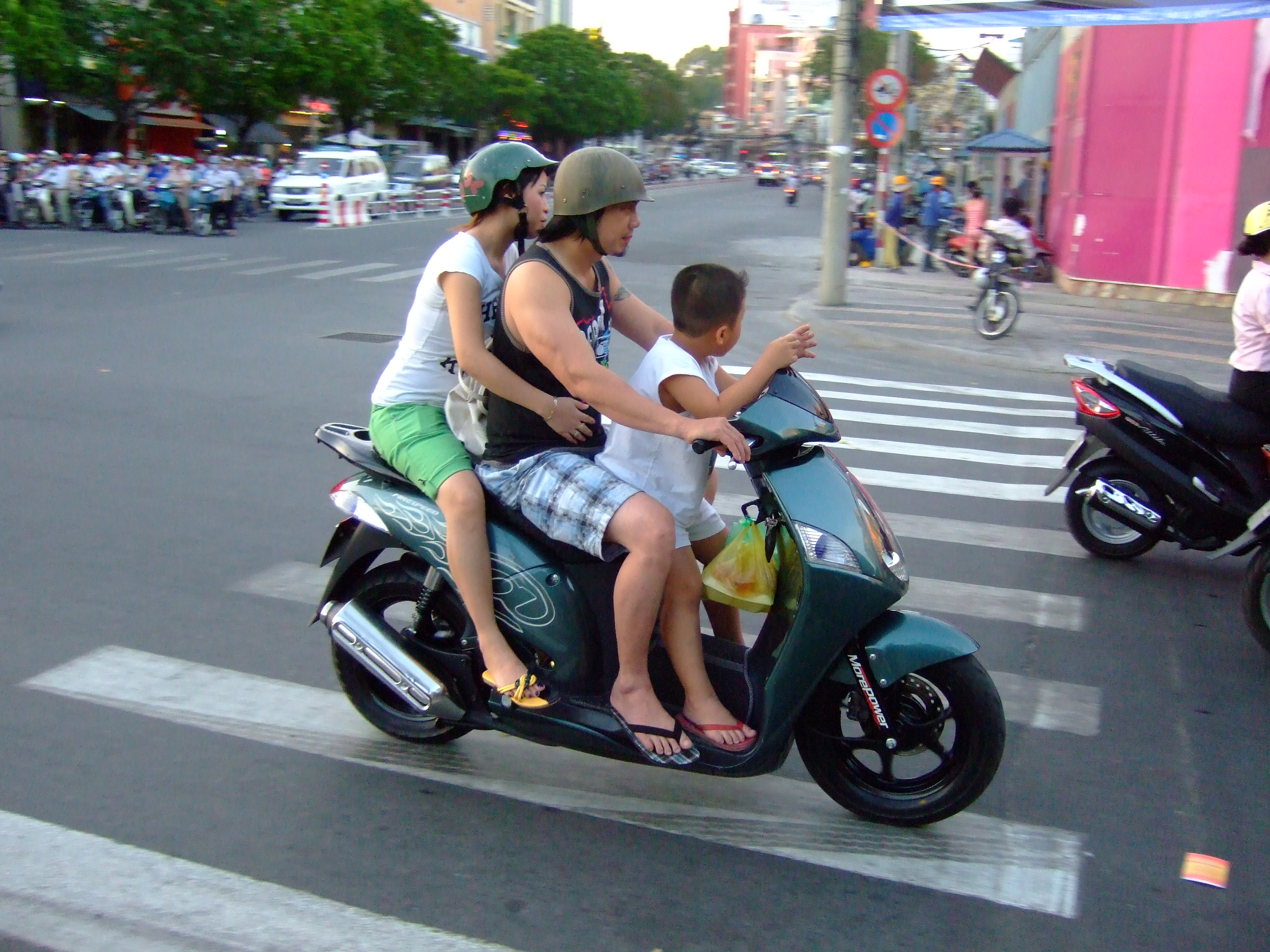 Vietnam Ho Chi Minh City scooters street scenes Feb 2009 32