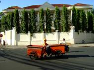 Asisbiz Vietnam Ho Chi Minh City street scenes push bikes Feb 2009 030