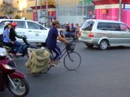 Asisbiz Vietnam Ho Chi Minh City street scenes push bikes Feb 2009 040