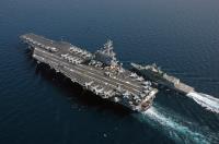 Asisbiz USN color photo USS Ronald Reagan (CVN 76) with Royal Australian Navy Frigate HMAS Ballarat (FFH 155)