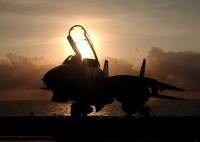Asisbiz USN Grumman F 14D Tomcat VF 31 Tomcatters silhouetted against evening sky aboard USS Theodore Roosevelt 2006