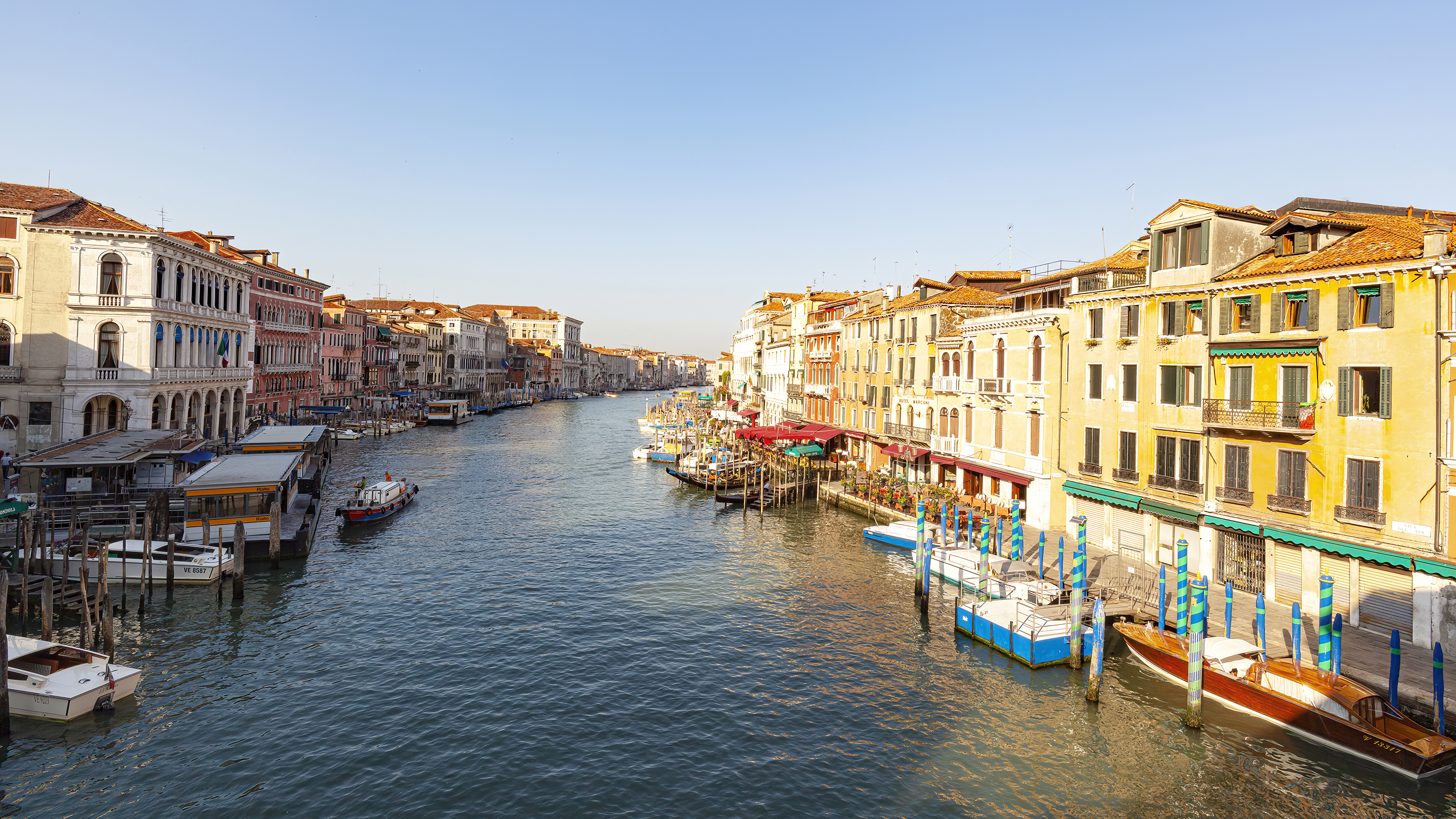Iconic cities Venice panorama Rialto Bridge facing SW over the Grand Canal Venezia Veneto Italy 01