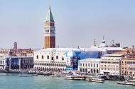Asisbiz Iconic cities Venice panorama Palazzo Ducale and St Marks Campanile viewed from Canal Della Giudecca Venezia 03