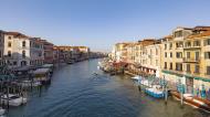 Asisbiz Iconic cities Venice panorama Rialto Bridge facing SW over the Grand Canal Venezia Veneto Italy 04