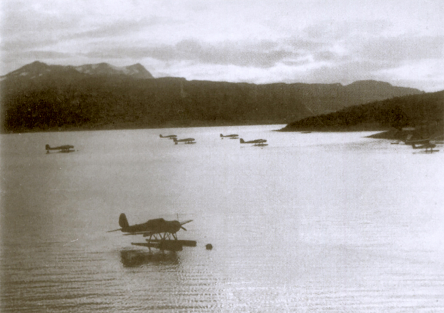 Asisbiz Arado Ar-196A I.406 with He 155 moored in the background Norway 01