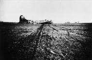 Asisbiz 42 37796 B 17G Fortress 8AF 100BG350BS LNT Fletcher's Castoria II belly landed Holland 21st Feb 1944 FRE14205