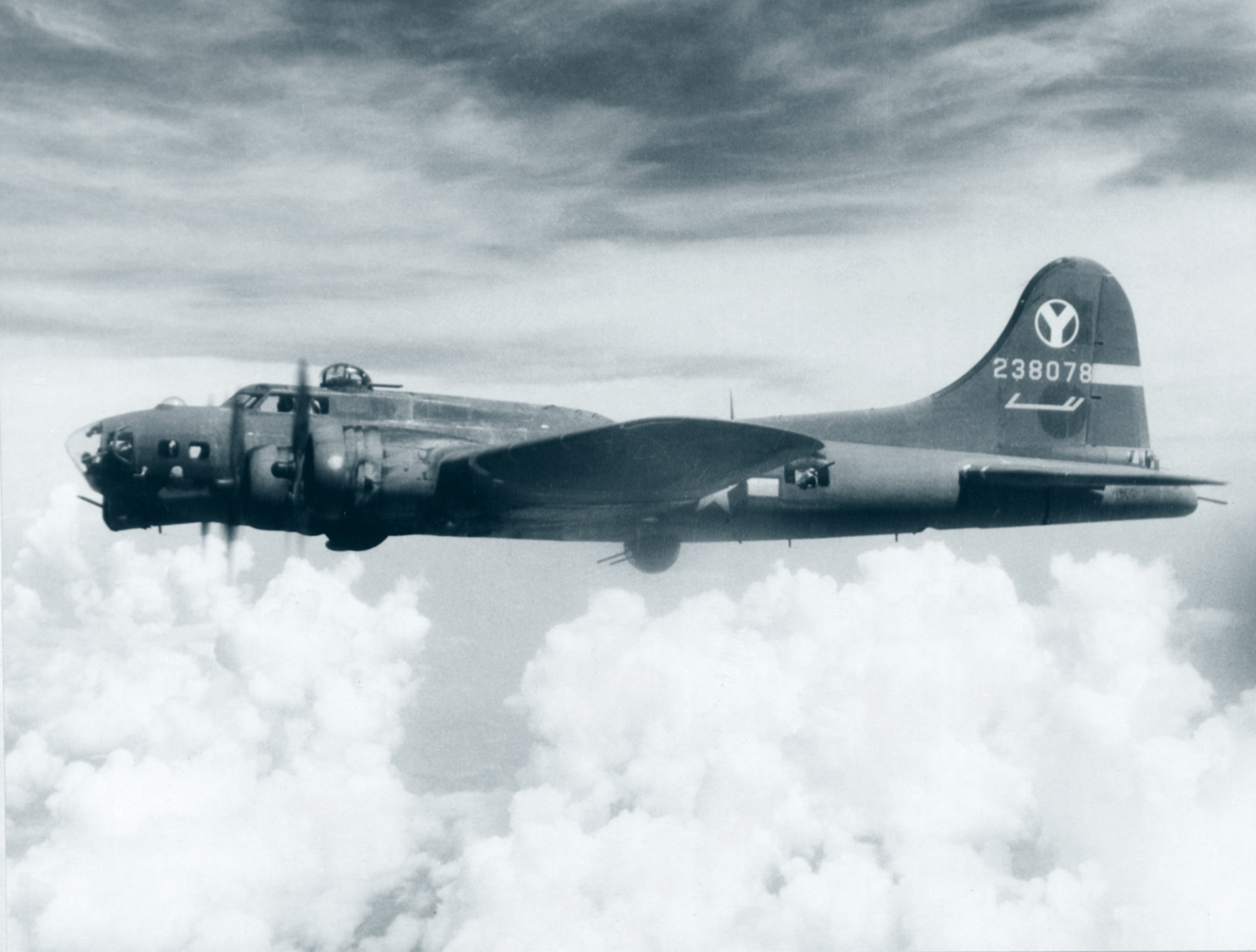 42-38078 B-17G Fortress 15AF 2BG429BS Sweet Pea shuttle mission to Russia 1944 NA694