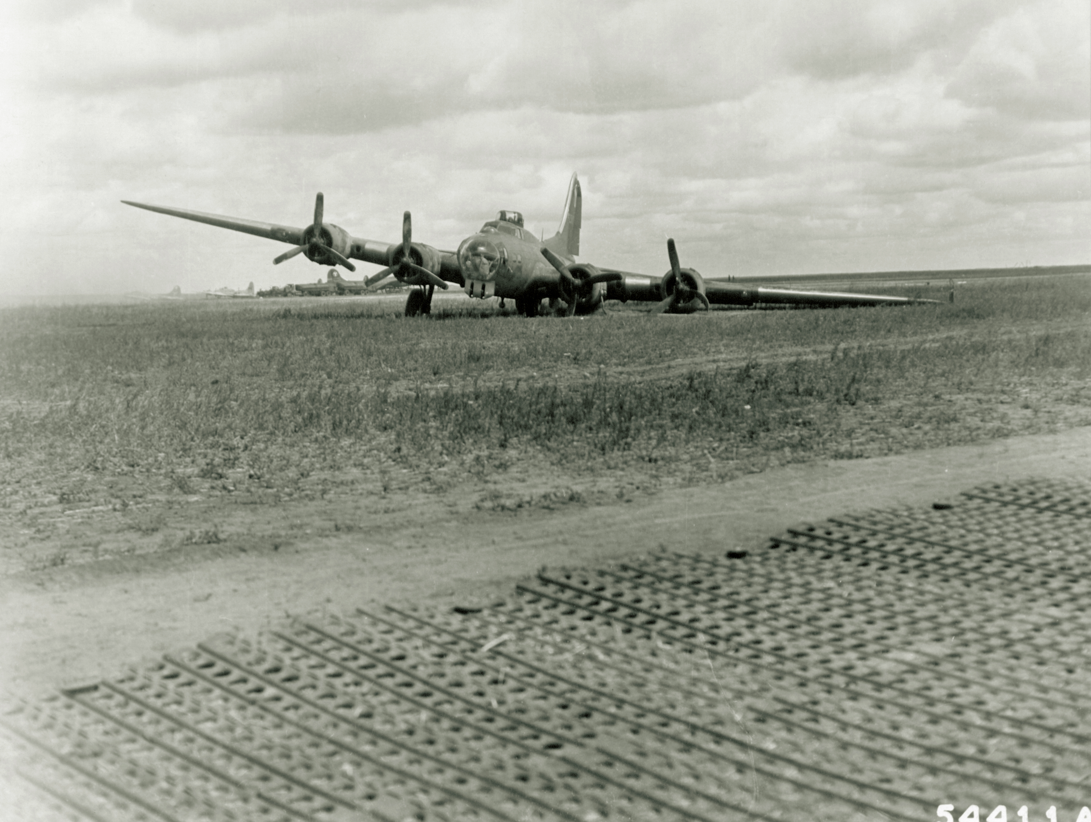 Boeing B-17G Fortress 15AF 2BG taxi accident after a shuttle mission to Russia 1944 NA375