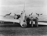 Asisbiz 42 38078 B-17G Fortress 15AF 2BG429BS Sweet Pea direct flak hit Debrecen Hungary 21st Sep 1944 02