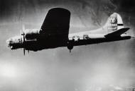 Asisbiz 42 38084 B-17G Fortress 15AF 2BG429BS in flight FRE14000