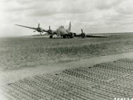 Asisbiz Boeing B-17G Fortress 15AF 2BG taxi accident after a shuttle mission to Russia 1944 NA375